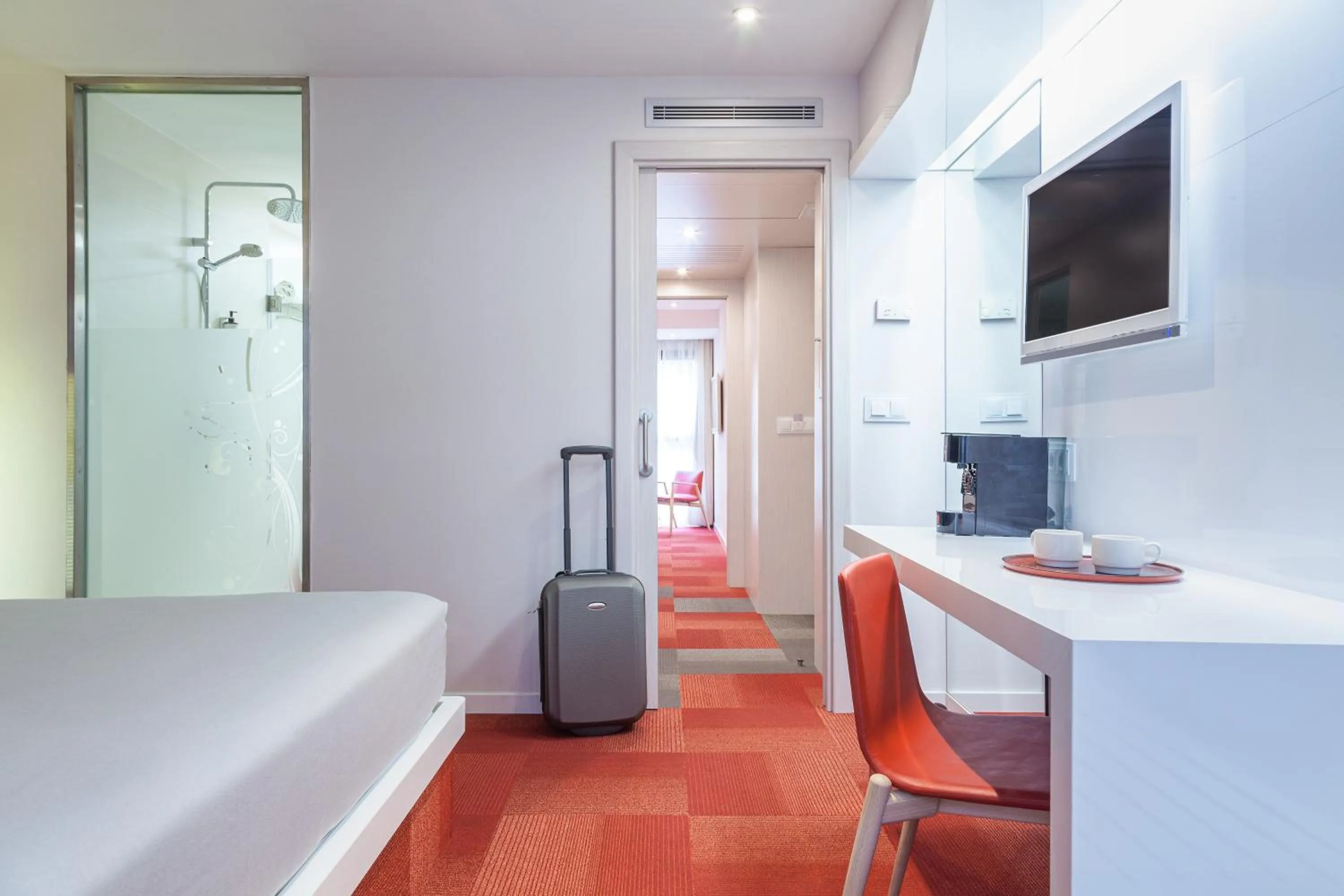 Photo of the whole room, Bed in Hotel Maciá Granada Five Senses Rooms & Suites