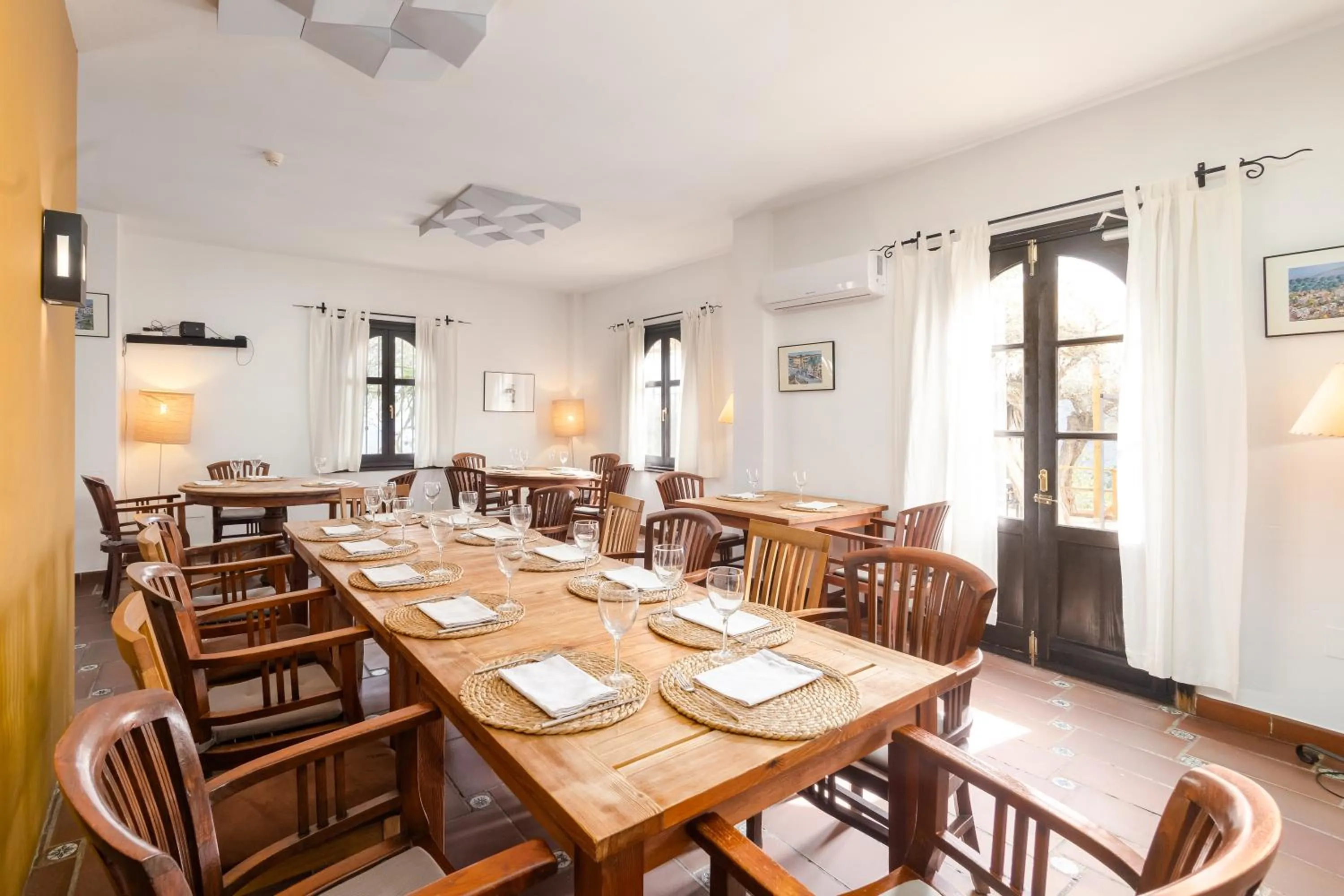 Restaurant/places to eat in Cerro de Hijar