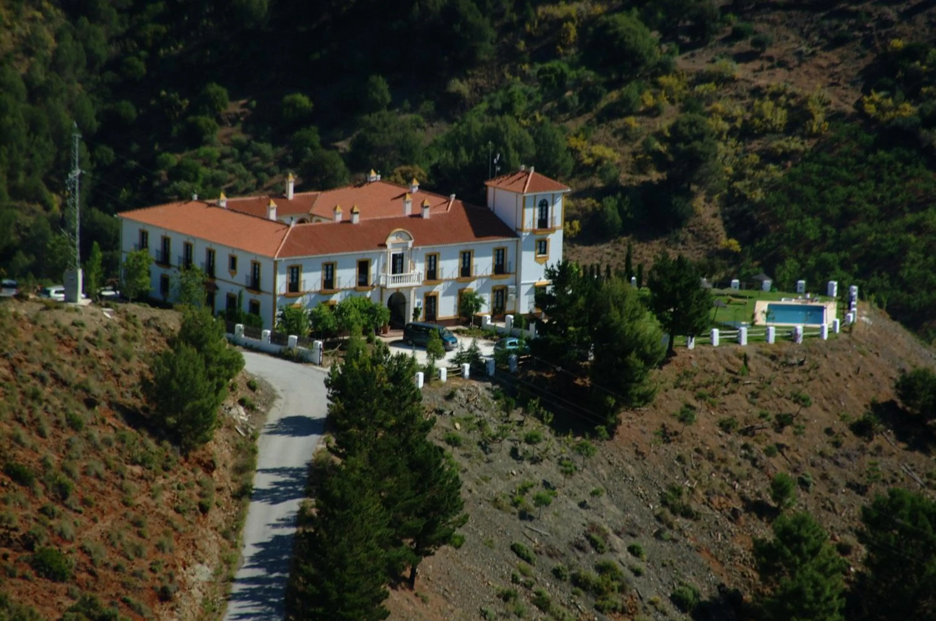 Property building in Cerro de Hijar