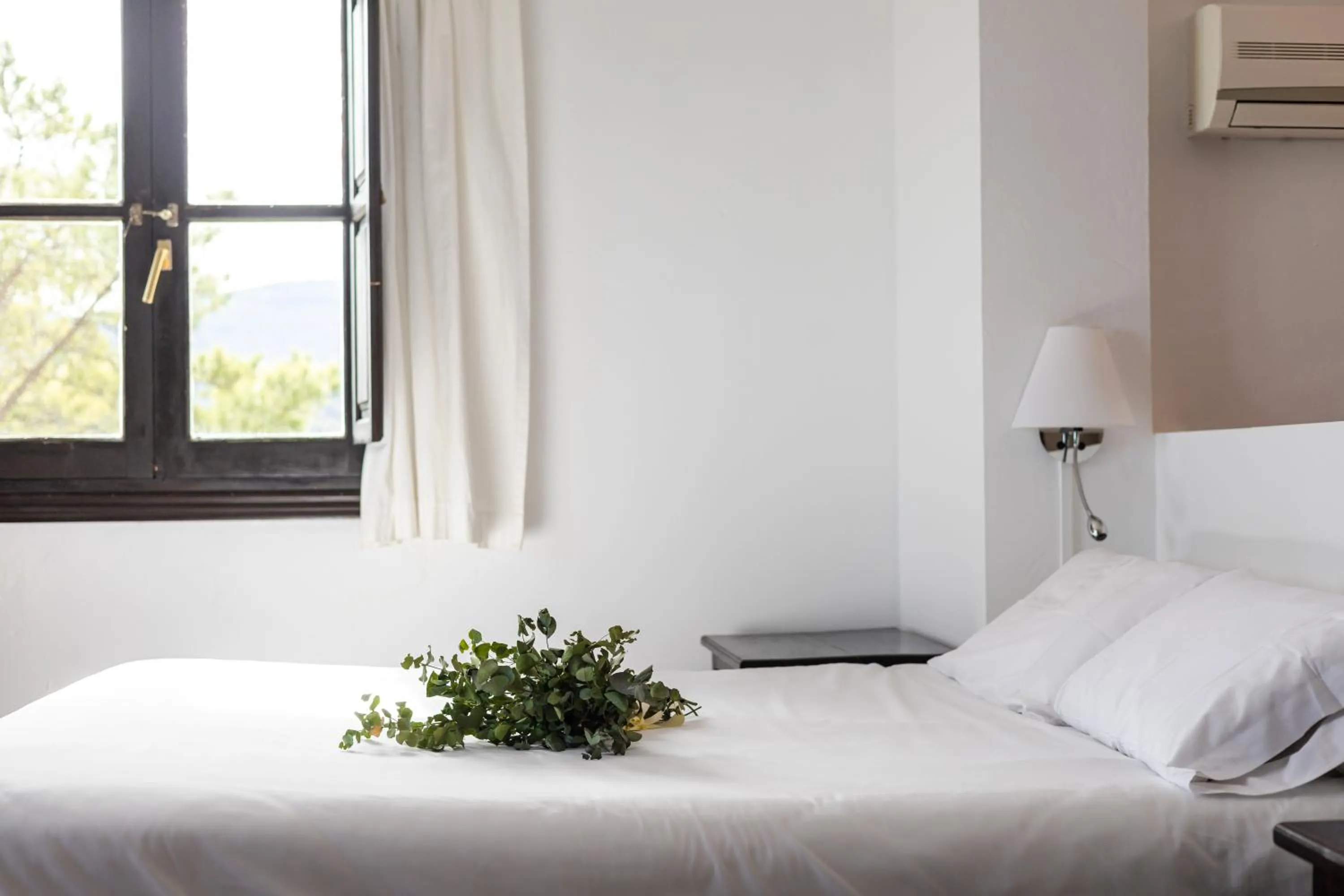 Bedroom, Bed in Cerro de Hijar