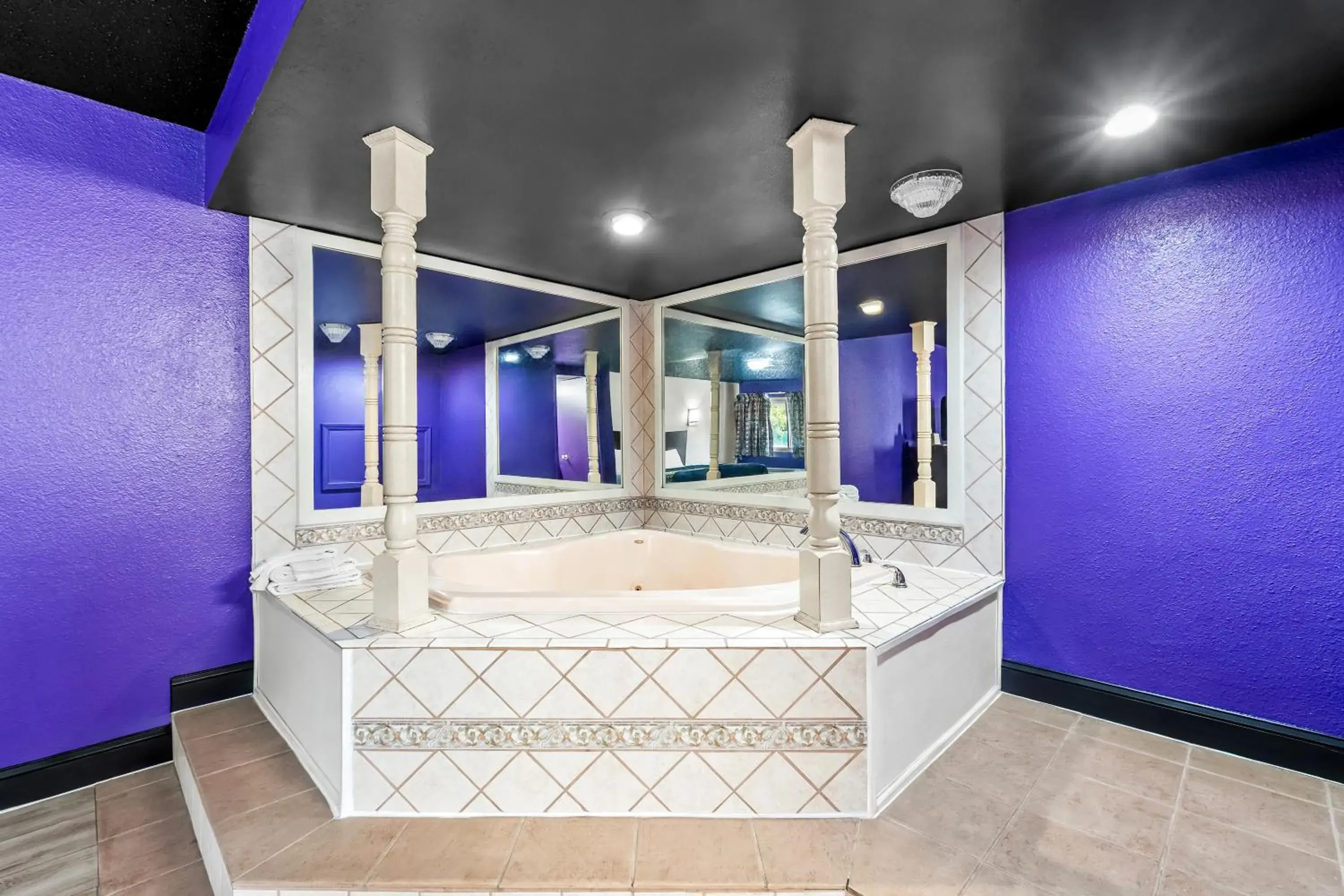 Deluxe King Room in Royal Inn Deluxe King Room in Royal Inn