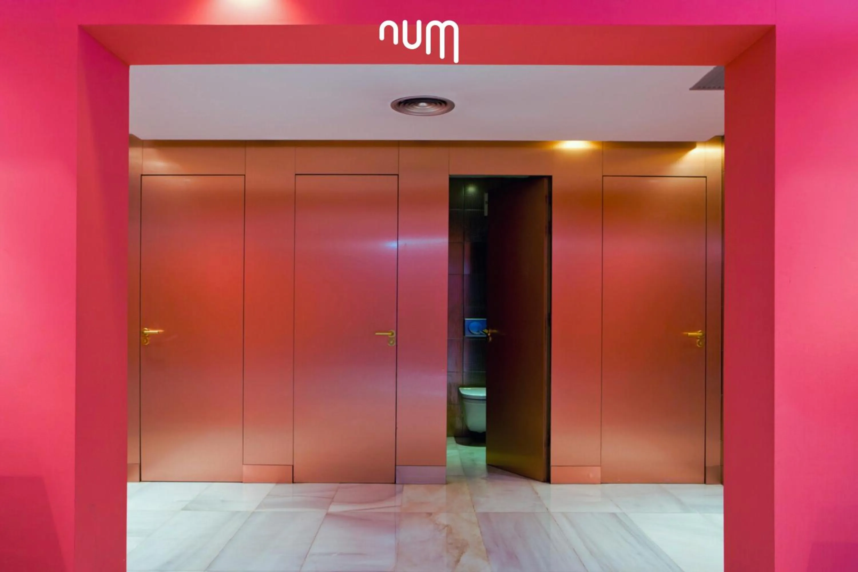 Public Bath in Num Hotel