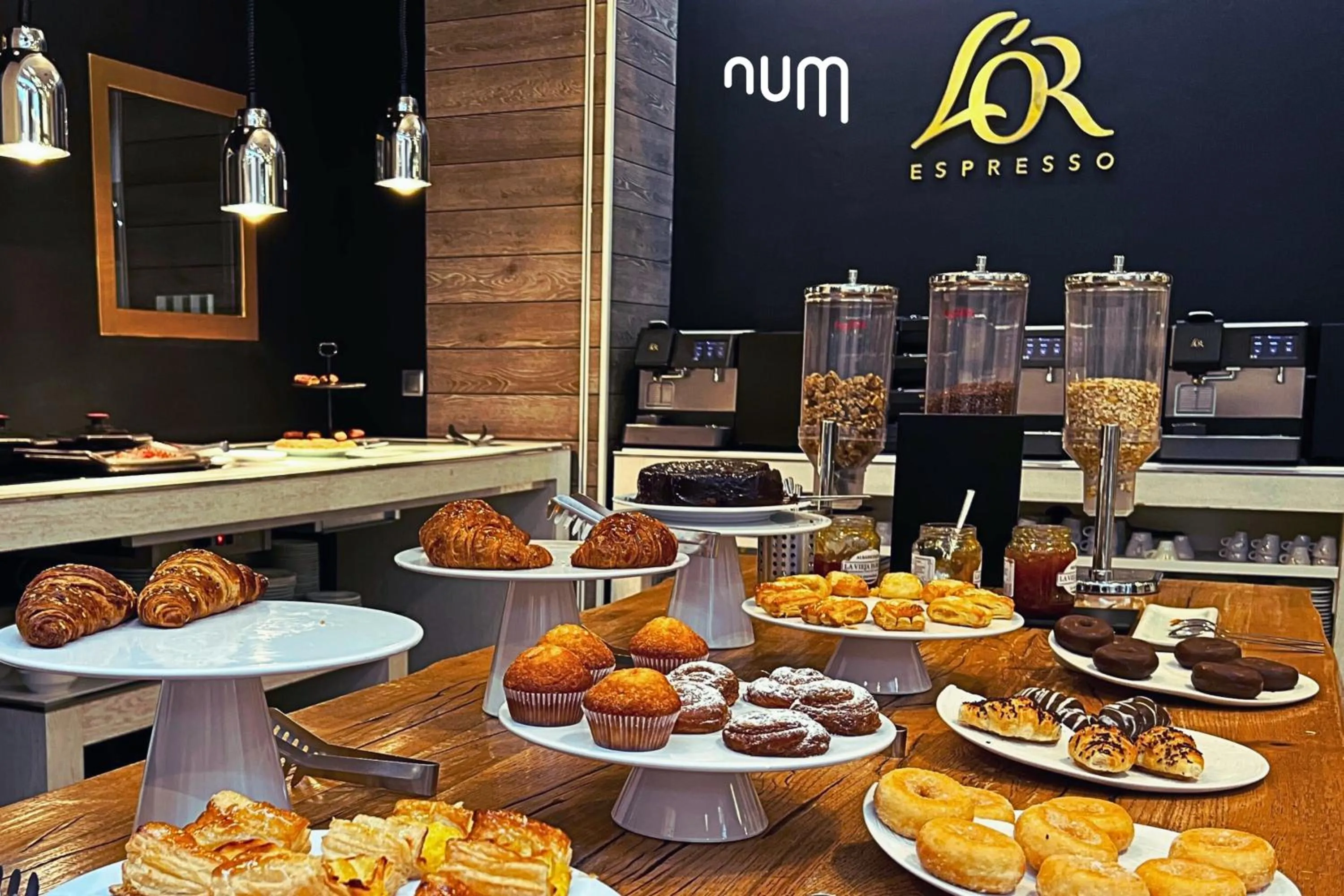 Buffet breakfast in Regente Aragón Gastronómico