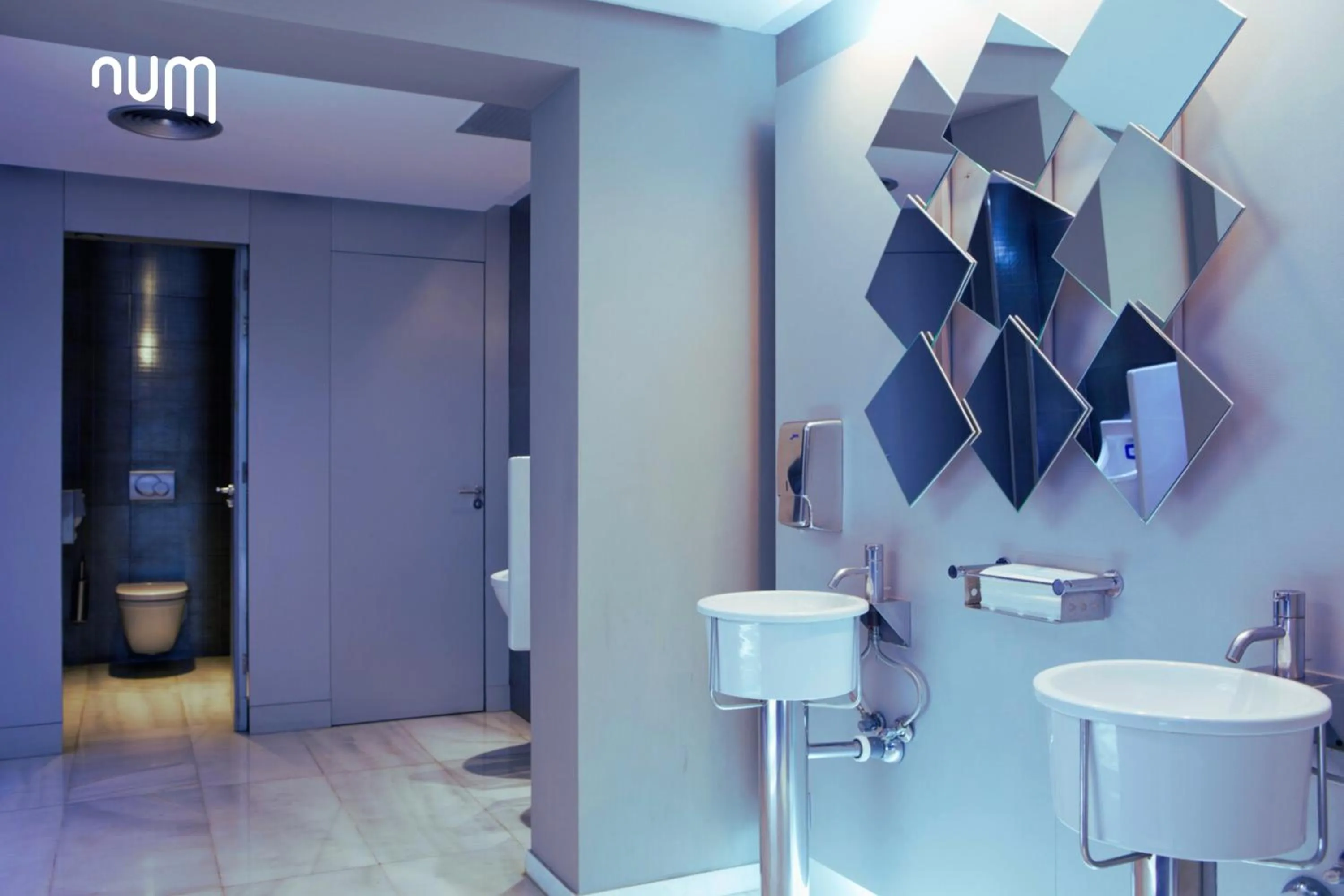 Public Bath in Num Hotel