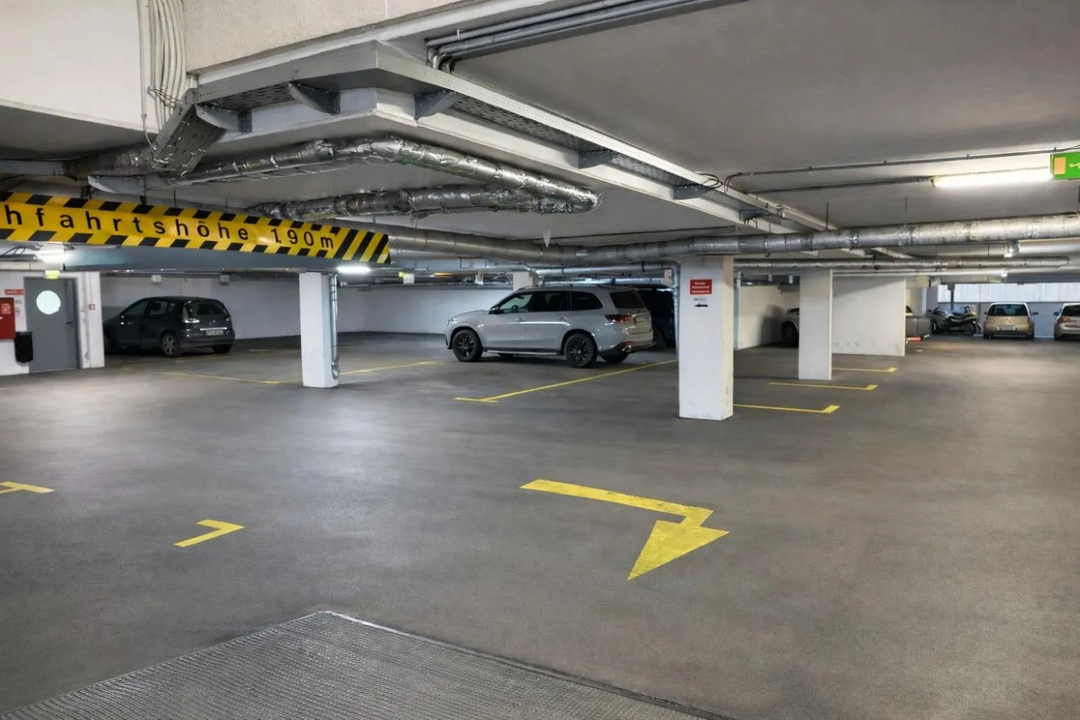 Parking in 24hours Apartment Hotel