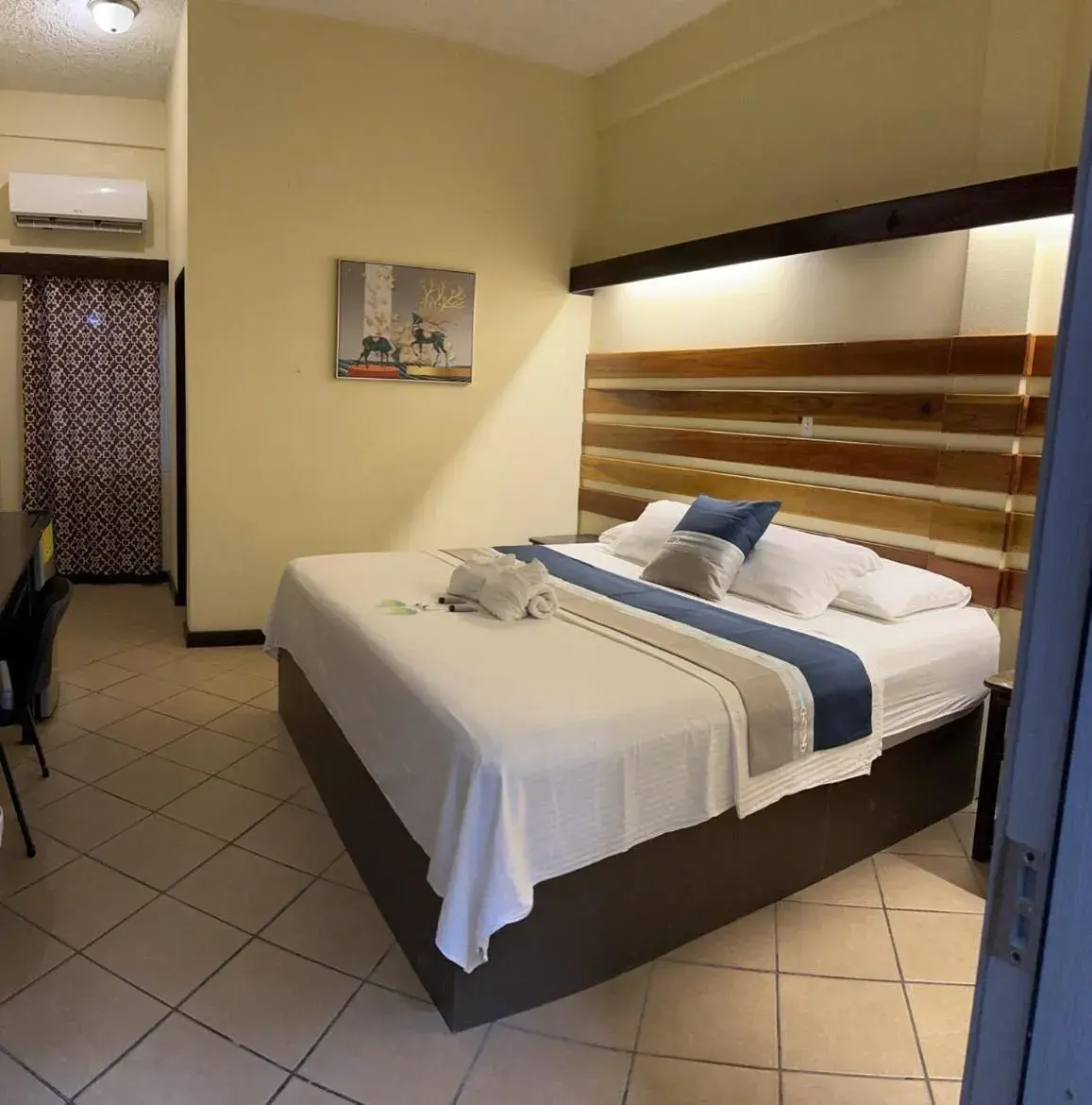 Deluxe King Room in SKY INN Deluxe King Room in SKY INN