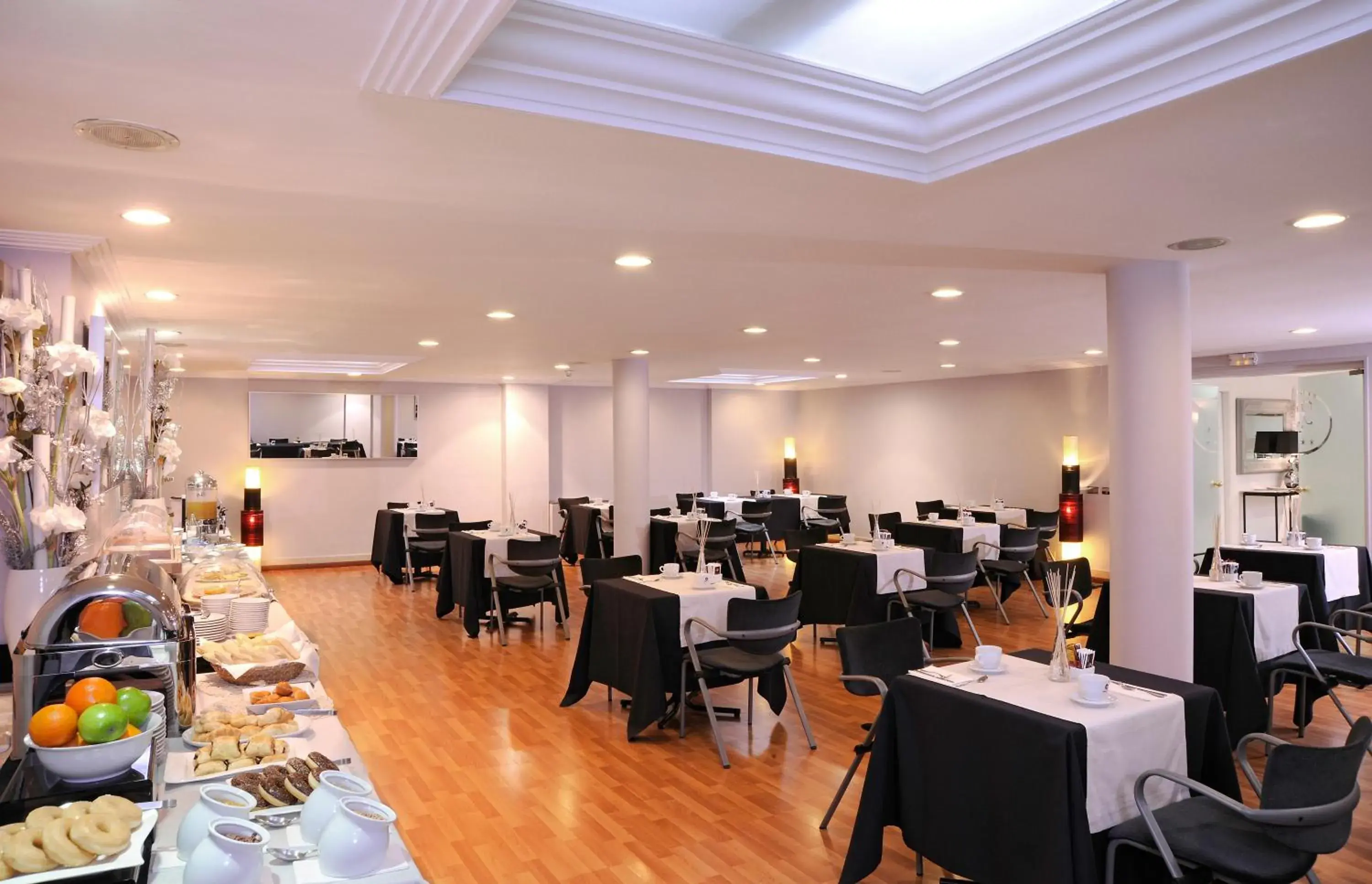 Restaurant/places to eat in Hotel Abbot Restaurant/places to eat in Hotel Abbot