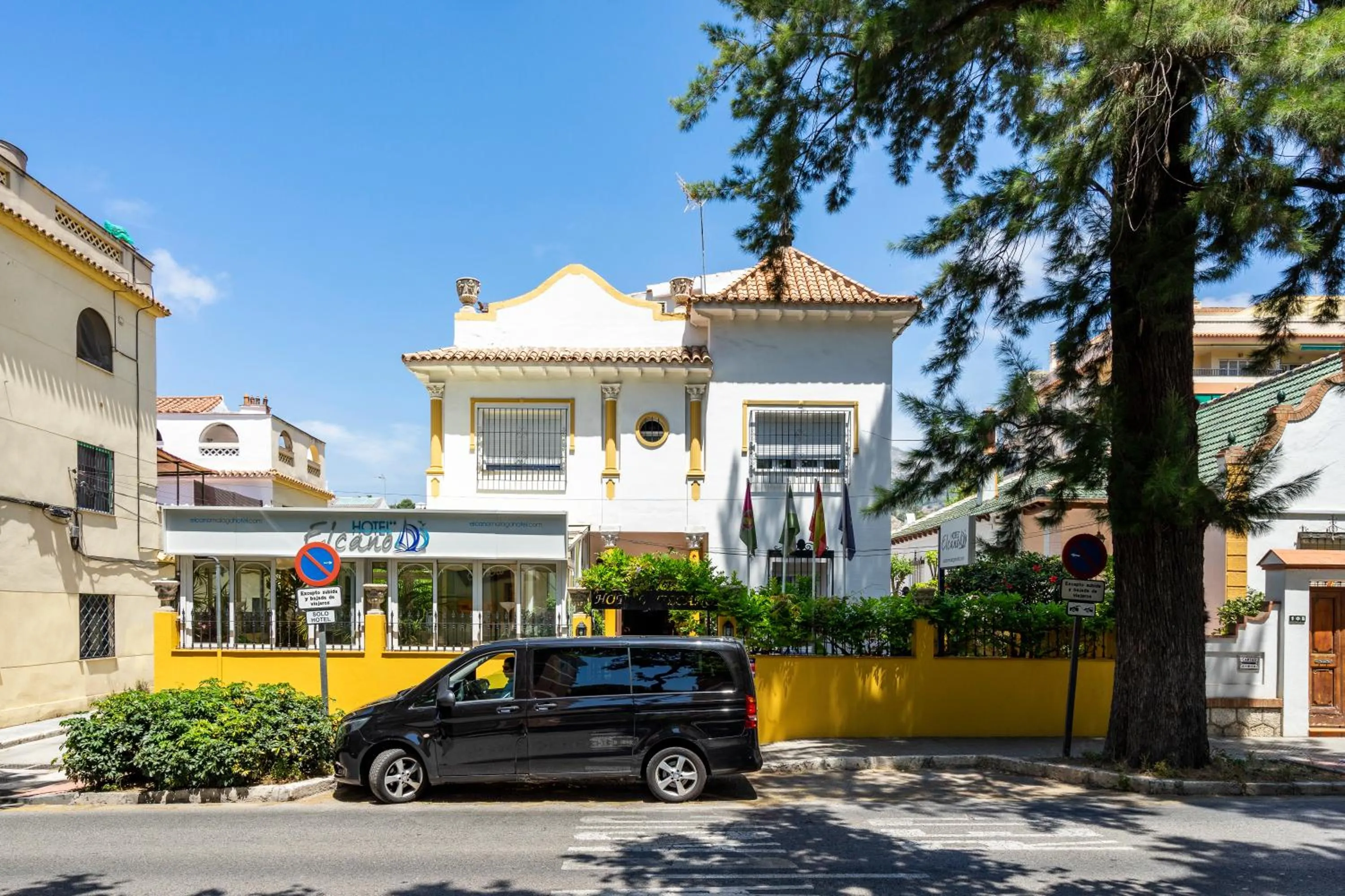 Facade/entrance in Elcano