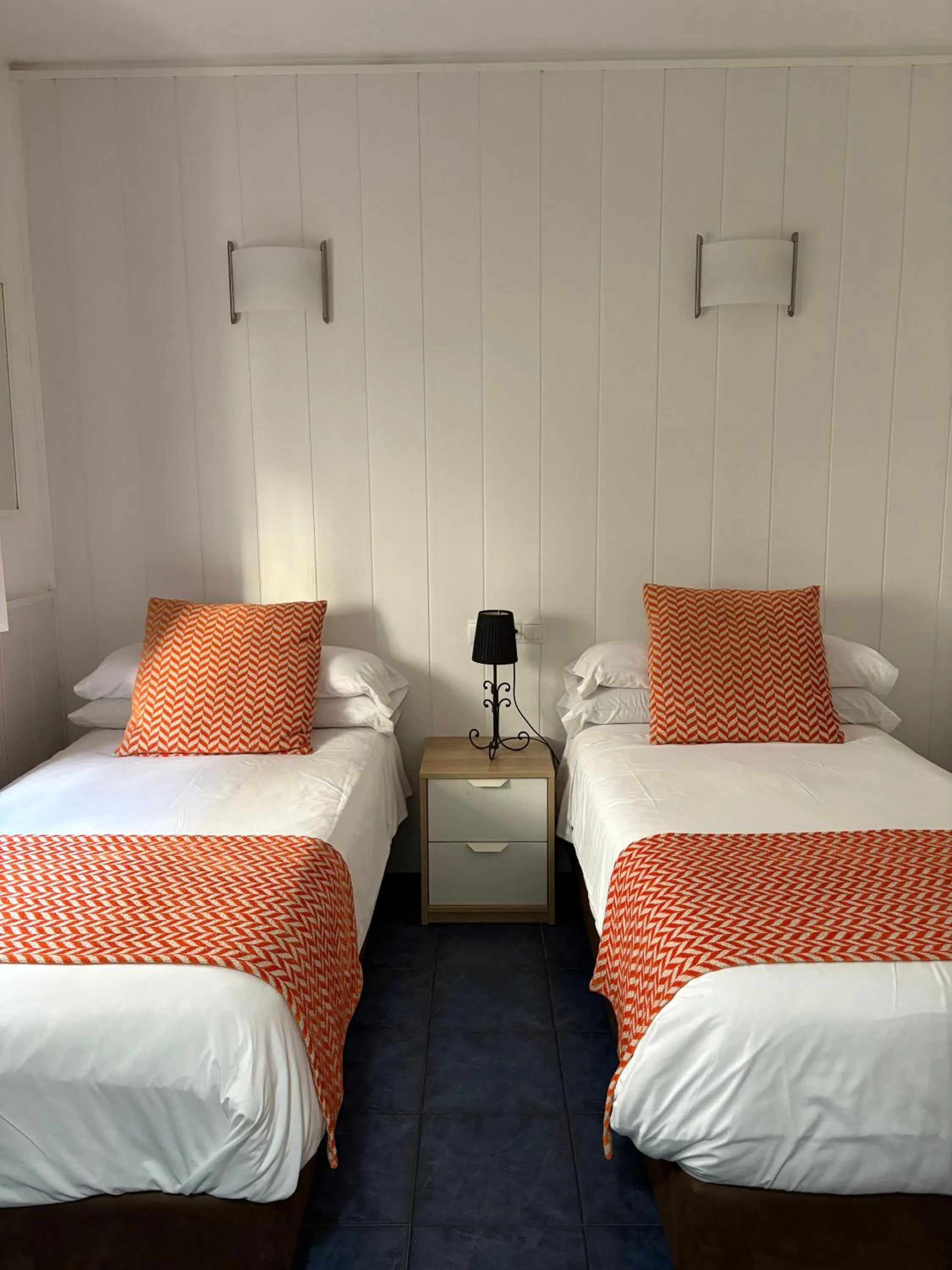 Bedroom, Bed in Elcano