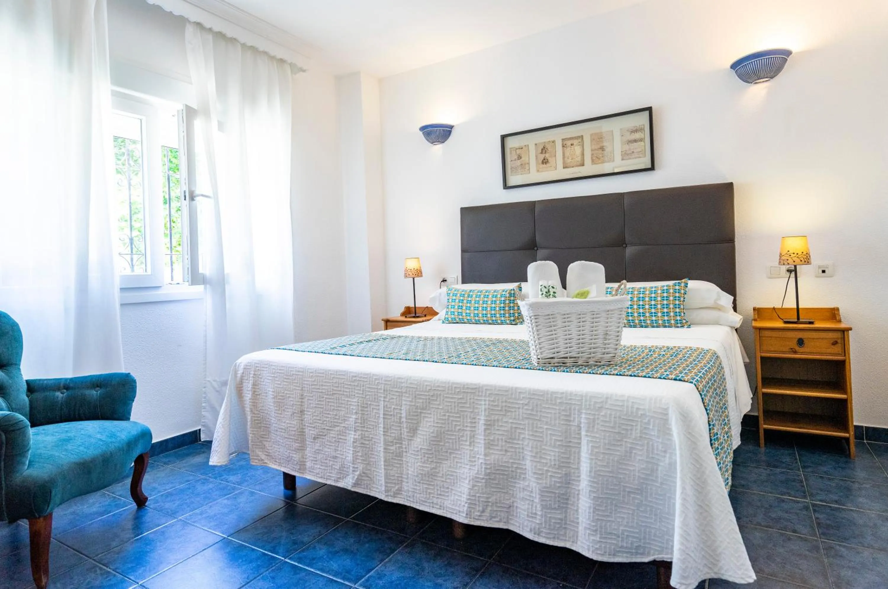 Photo of the whole room, Bed in Elcano