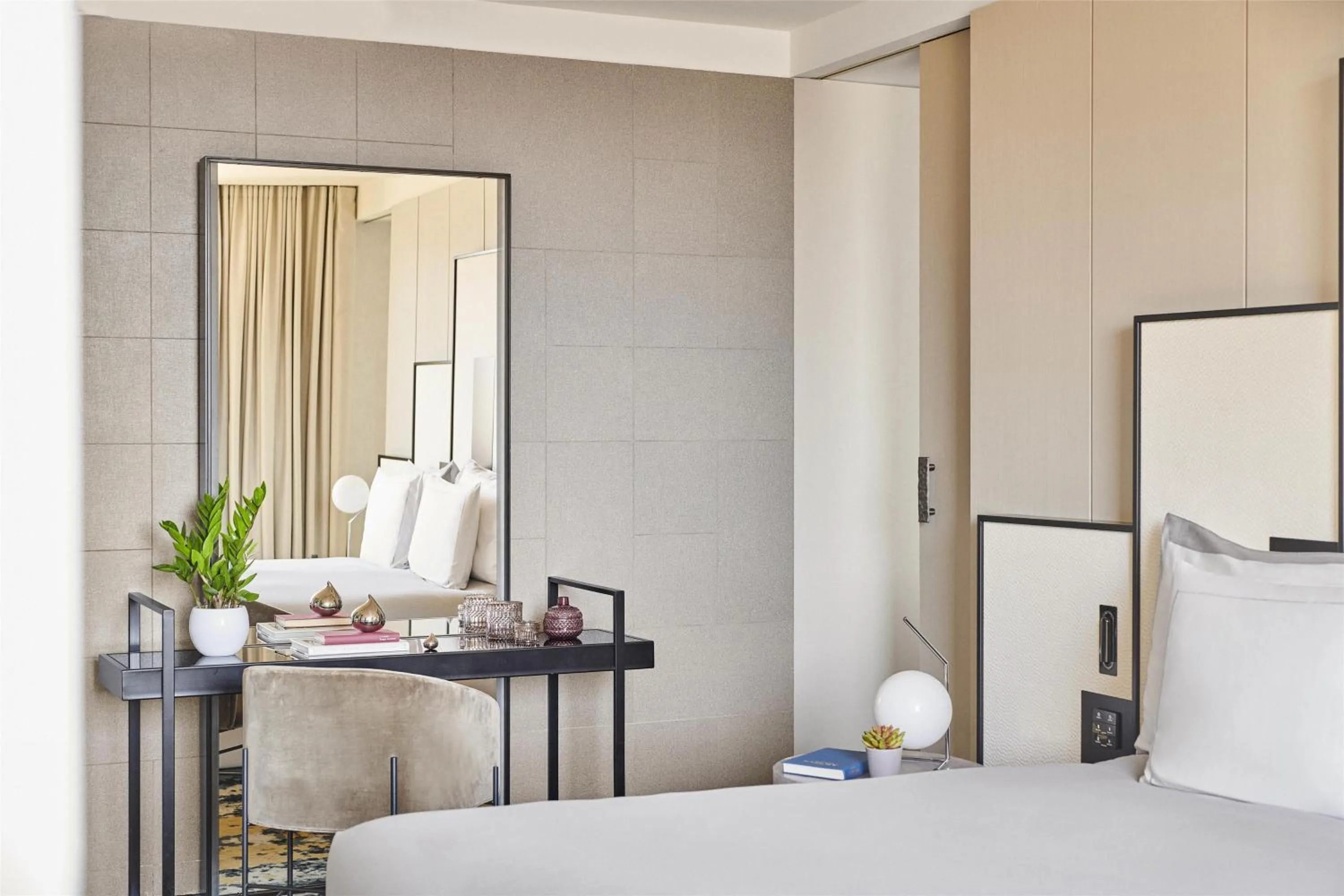 Photo of the whole room, Bed in Grand Hyatt Barcelona