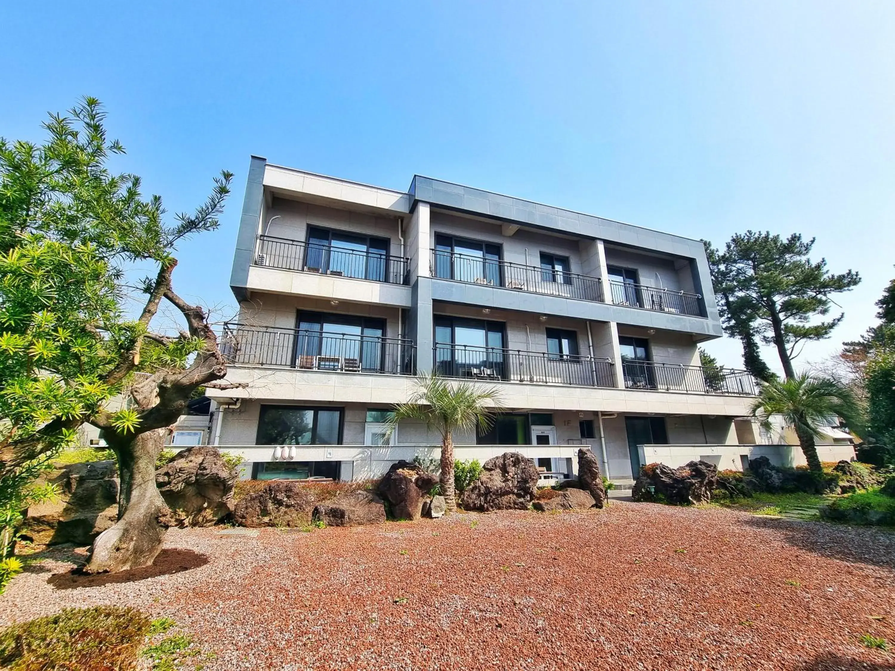 Property building in OROJEJU Property building in OROJEJU