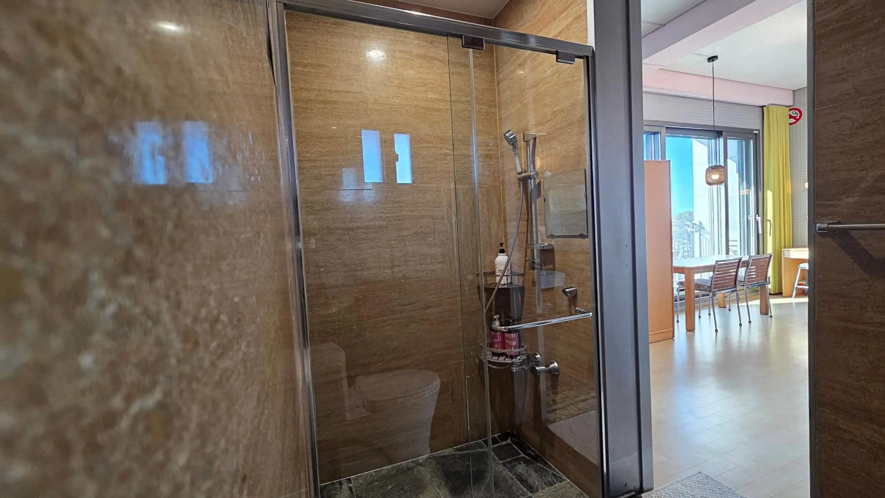 Shower in OROJEJU