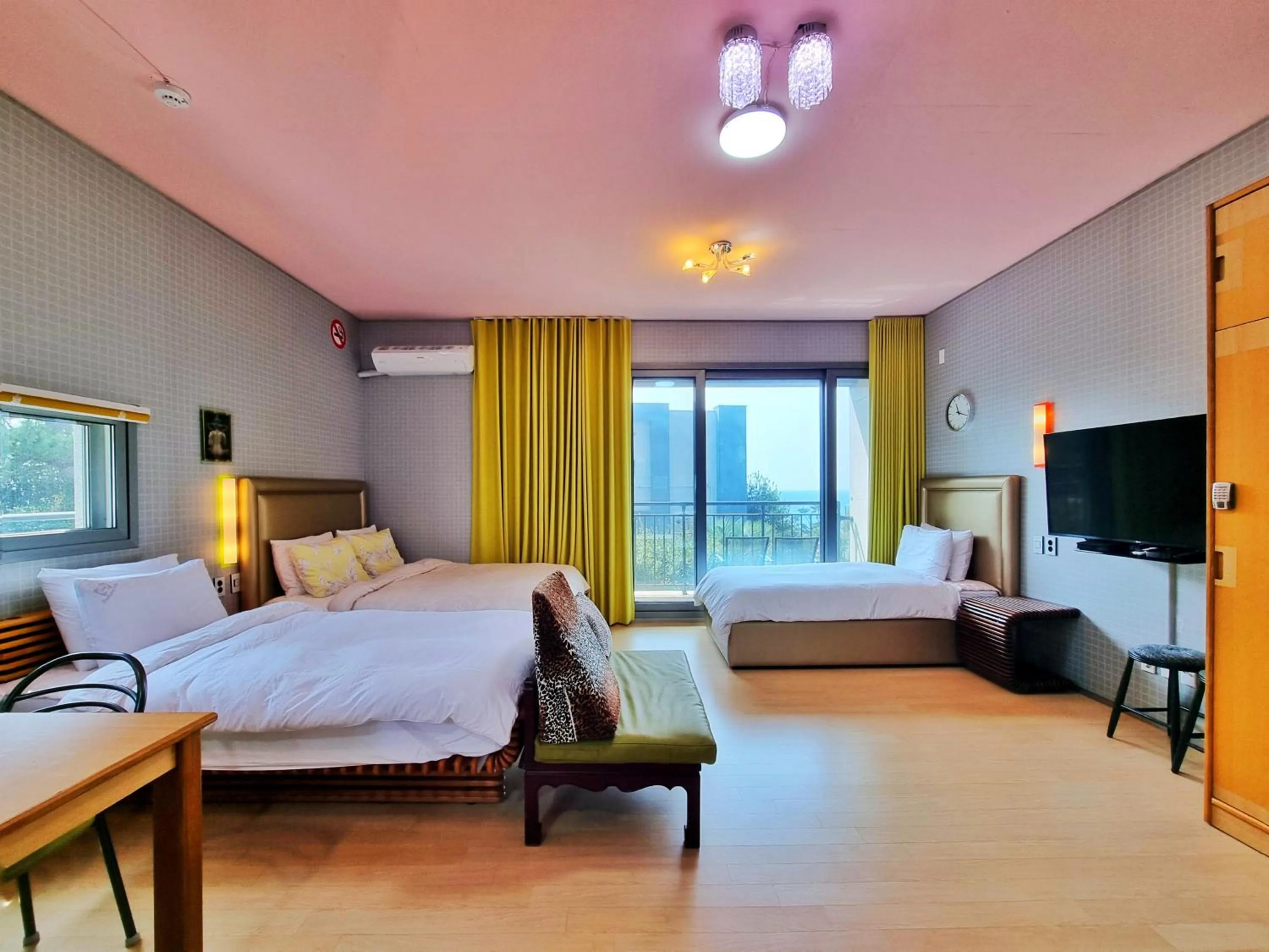 Photo of the whole room, Bed in OROJEJU