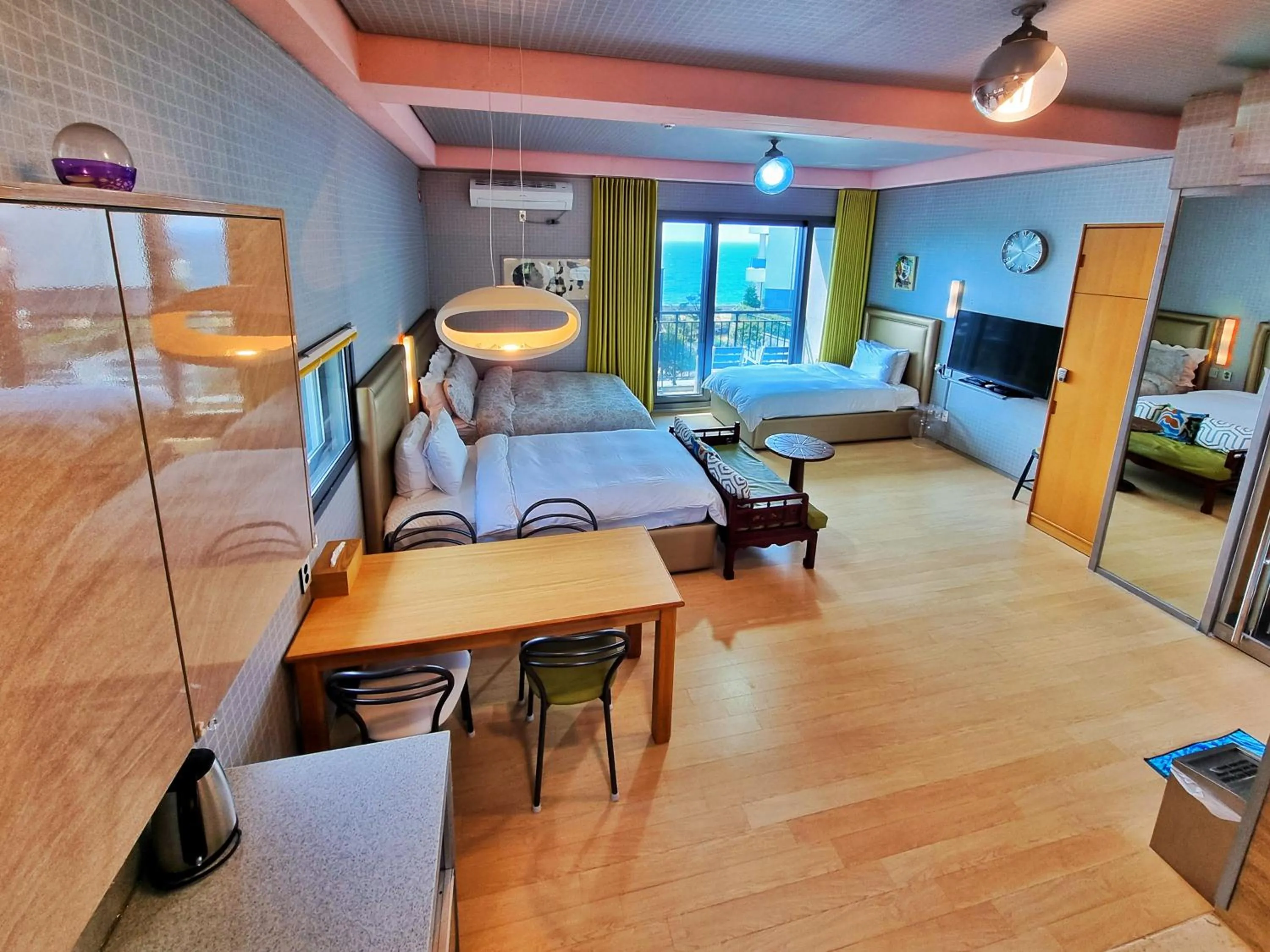 Photo of the whole room, Bed in OROJEJU