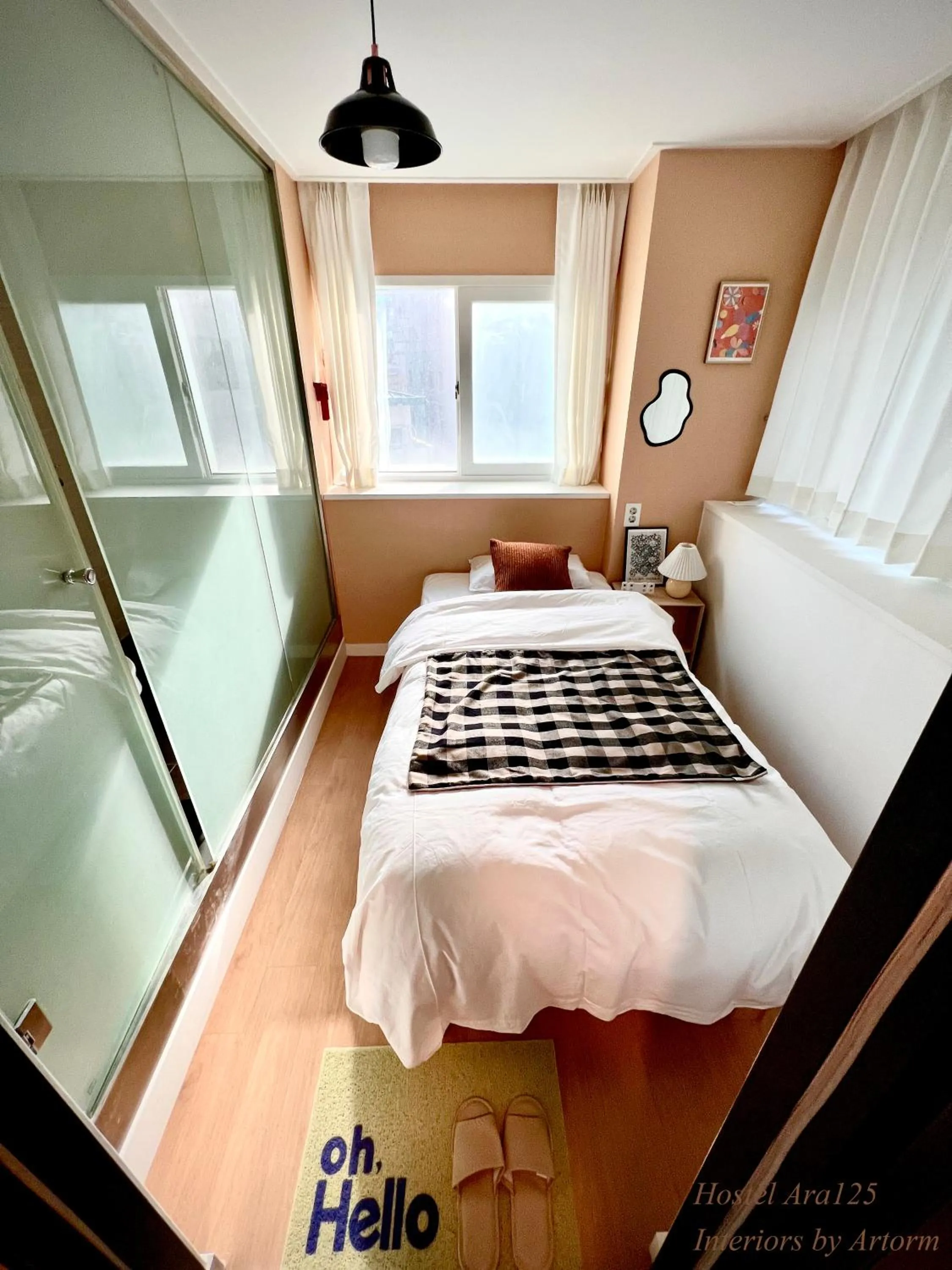 Photo of the whole room, Bed in ARA125
