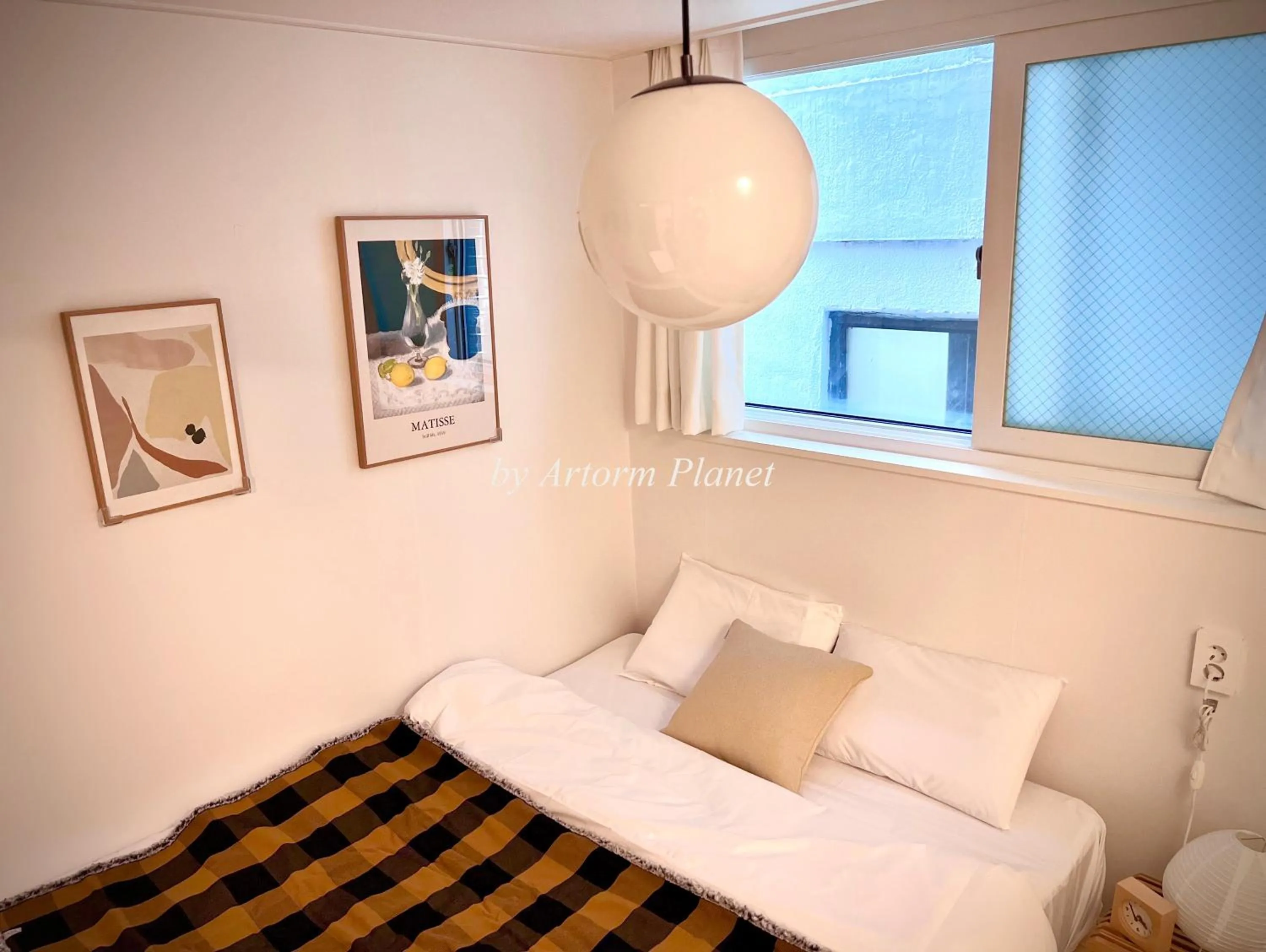 Photo of the whole room, Bed in ARA125