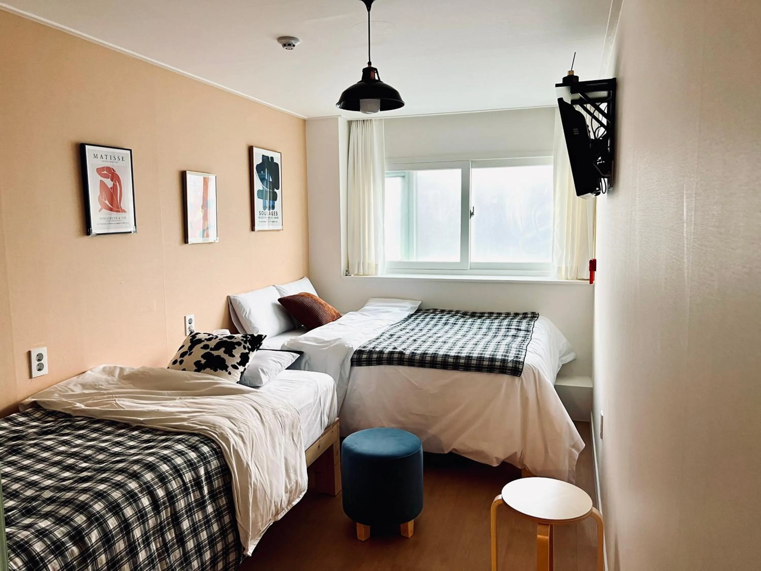 Photo of the whole room, Bed in ARA125