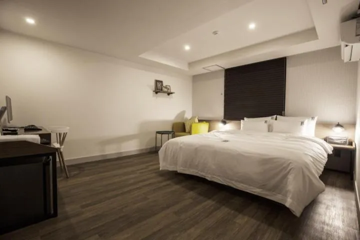 Bed in Number 25 Hotel Gimhae Eobang