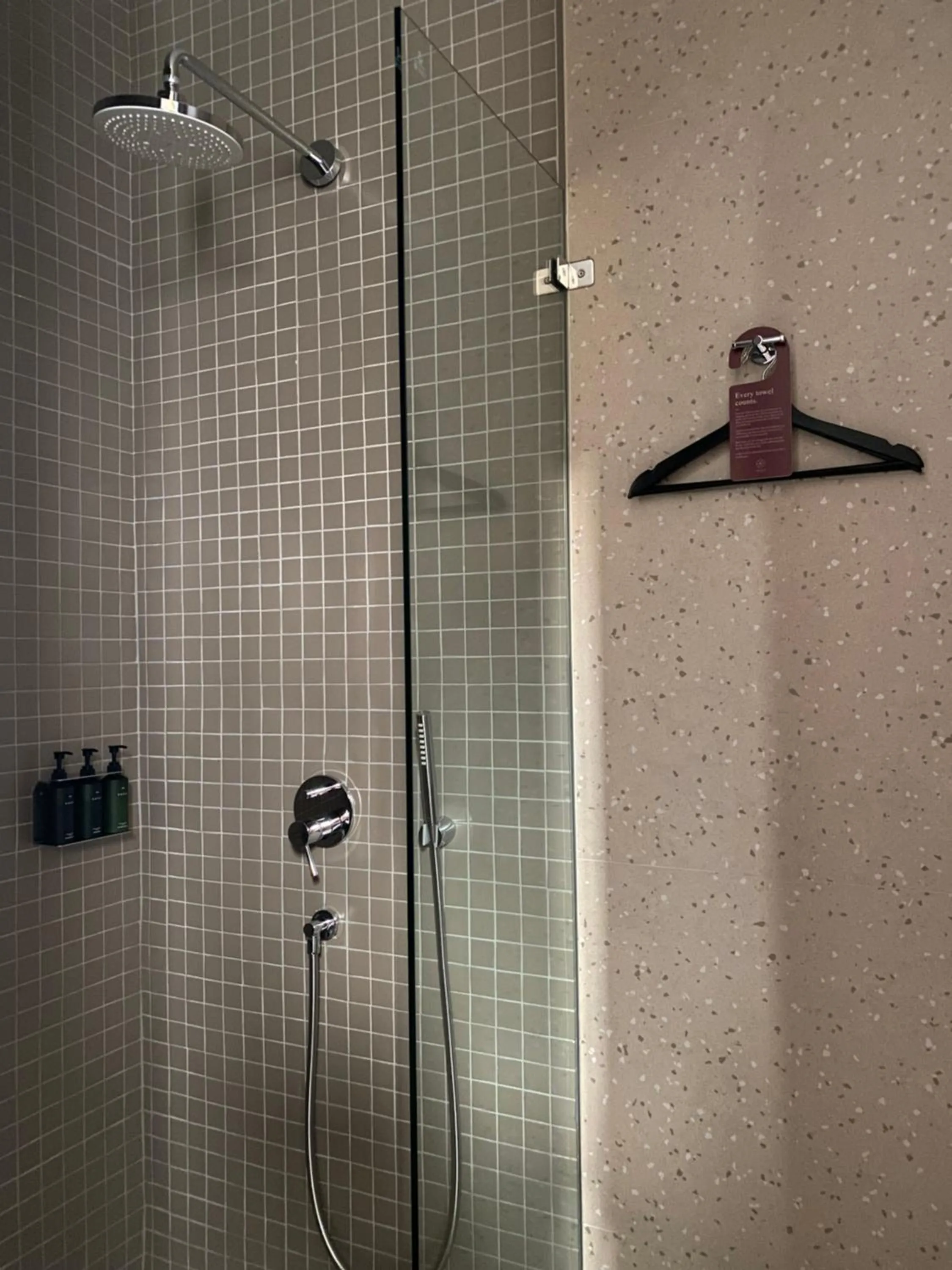 Shower in The Sayla hotel(Baan Sayla)