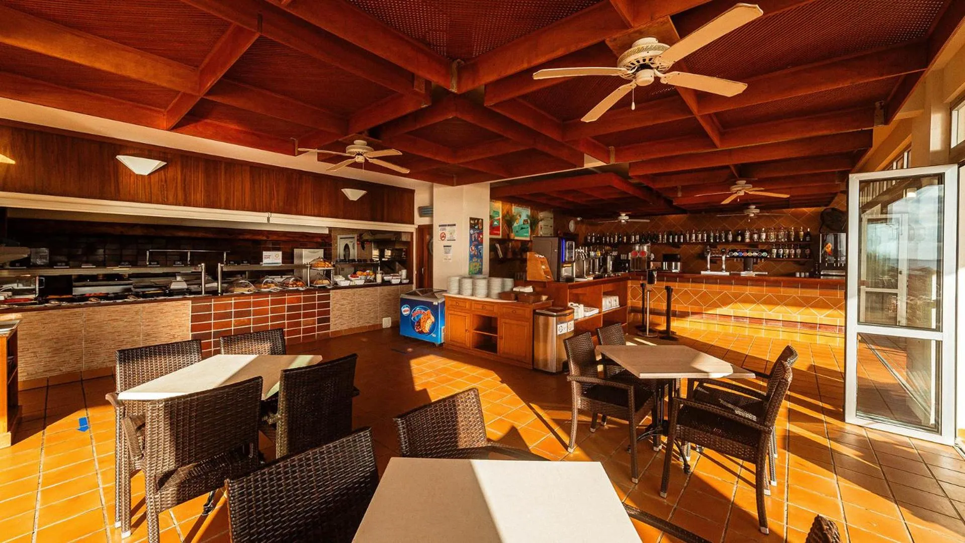 Restaurant/places to eat in Globales Almirante Farragut