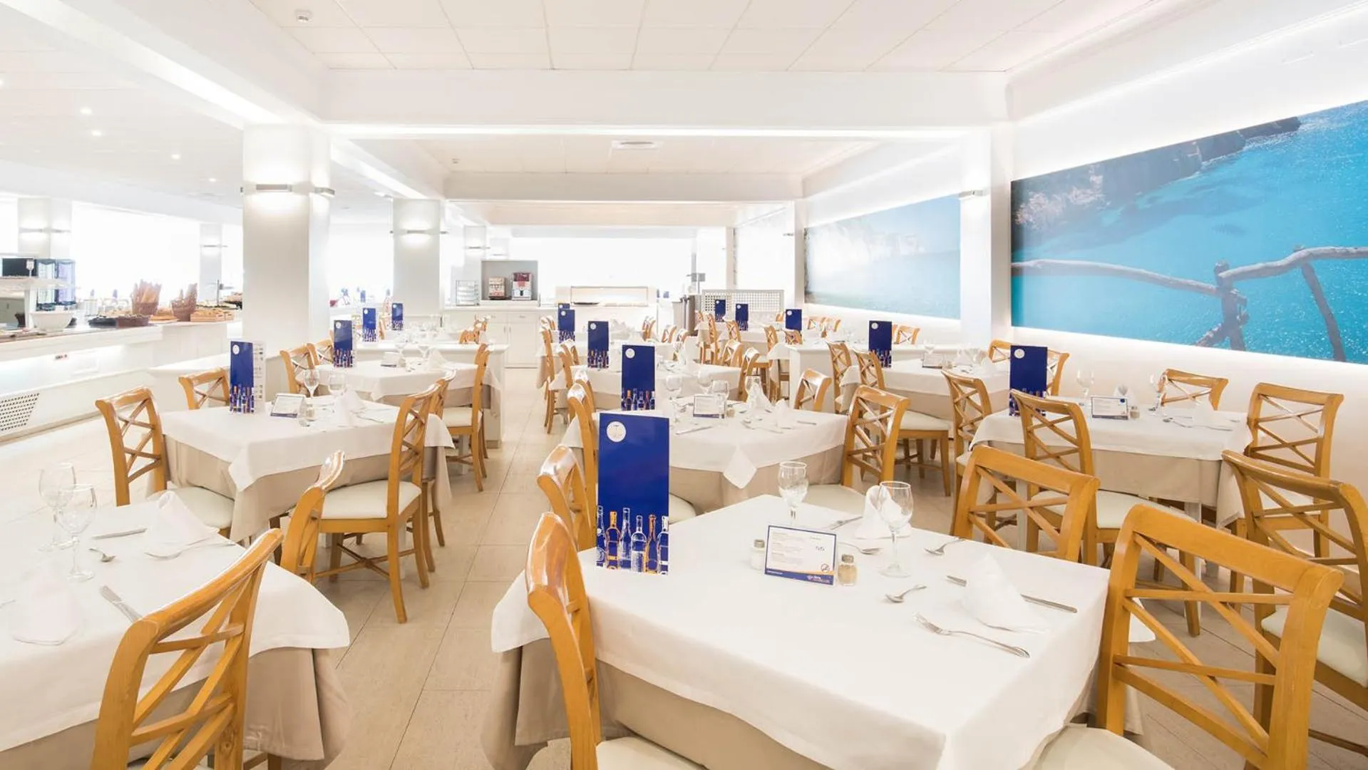 Restaurant/places to eat in Globales Almirante Farragut