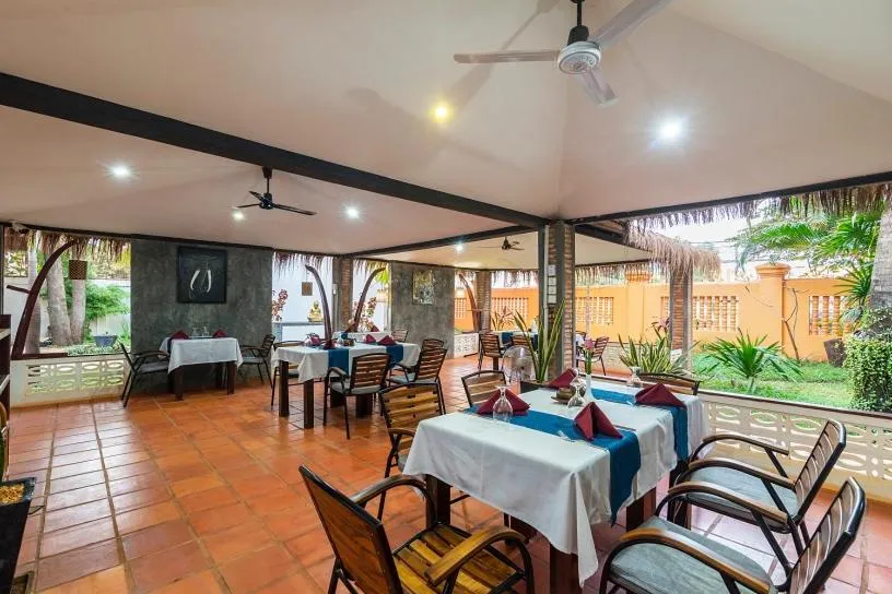 Restaurant/places to eat in Apsara Greenland Boutique Villa & Resort