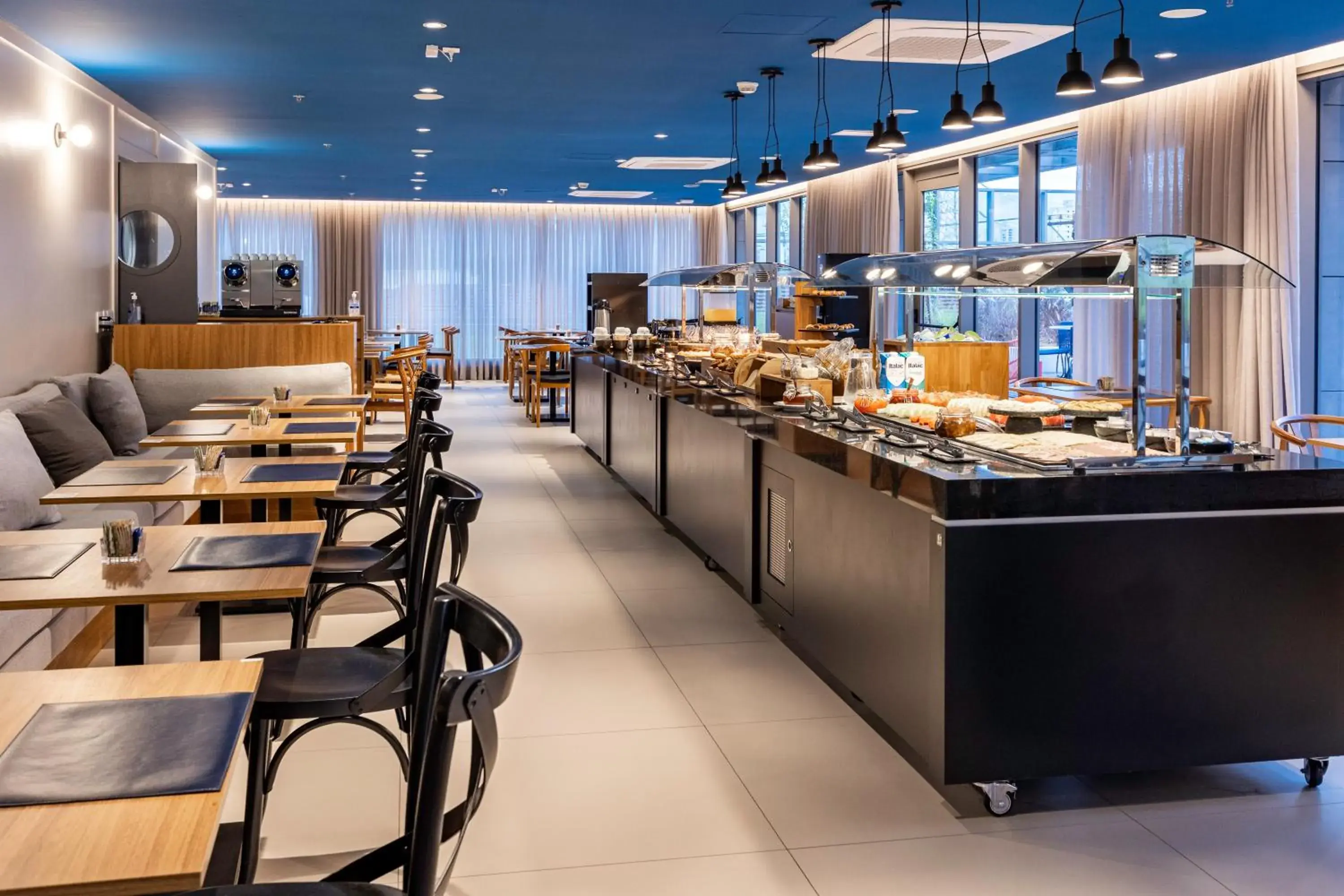 Buffet breakfast in Intercity Tatuapé Buffet breakfast in Intercity Tatuapé