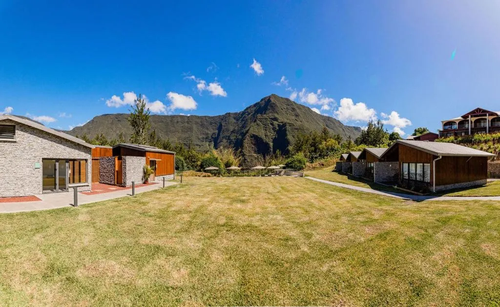 Garden in Sarana Hôtel & Spa