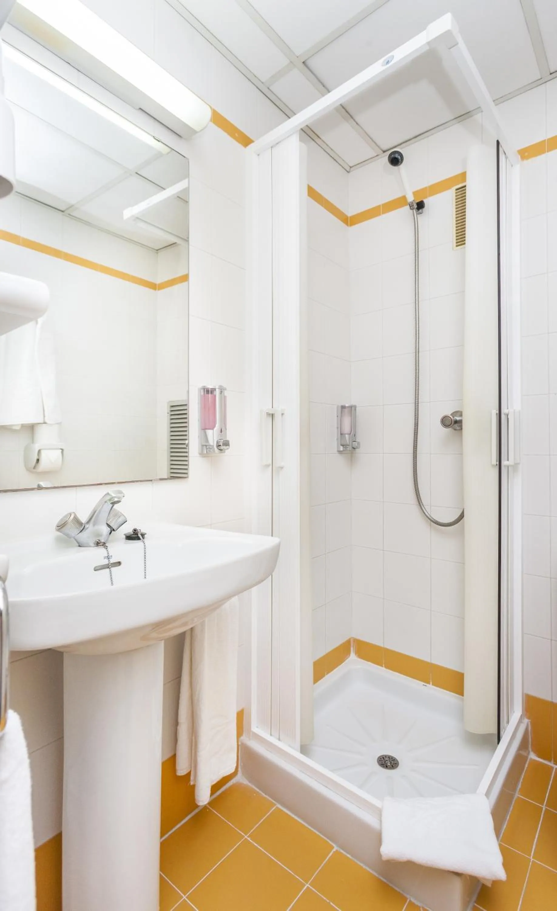 Bathroom in Globales Playa Santa Ponsa