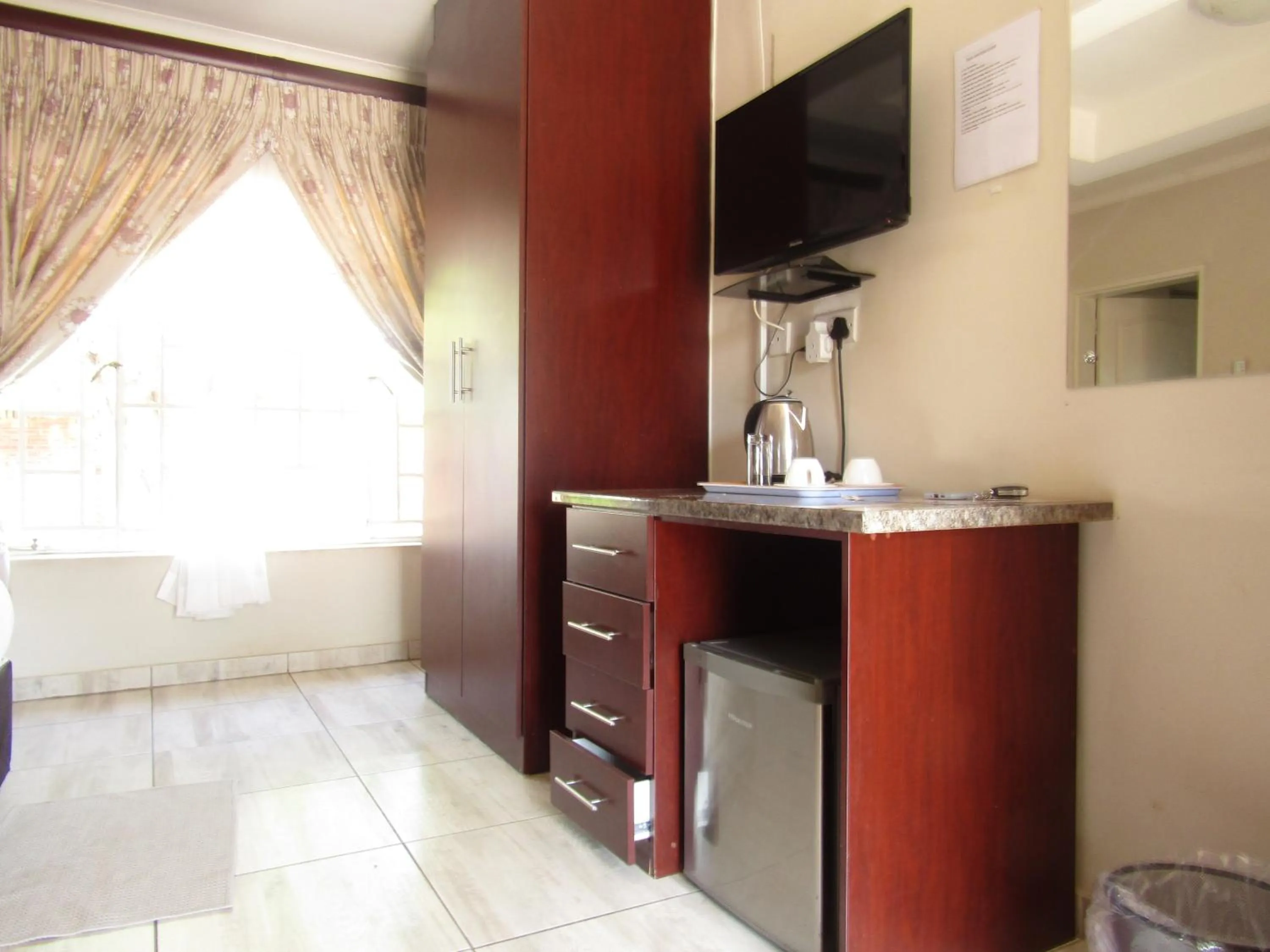 TV and multimedia in Haithoms Guesthouse