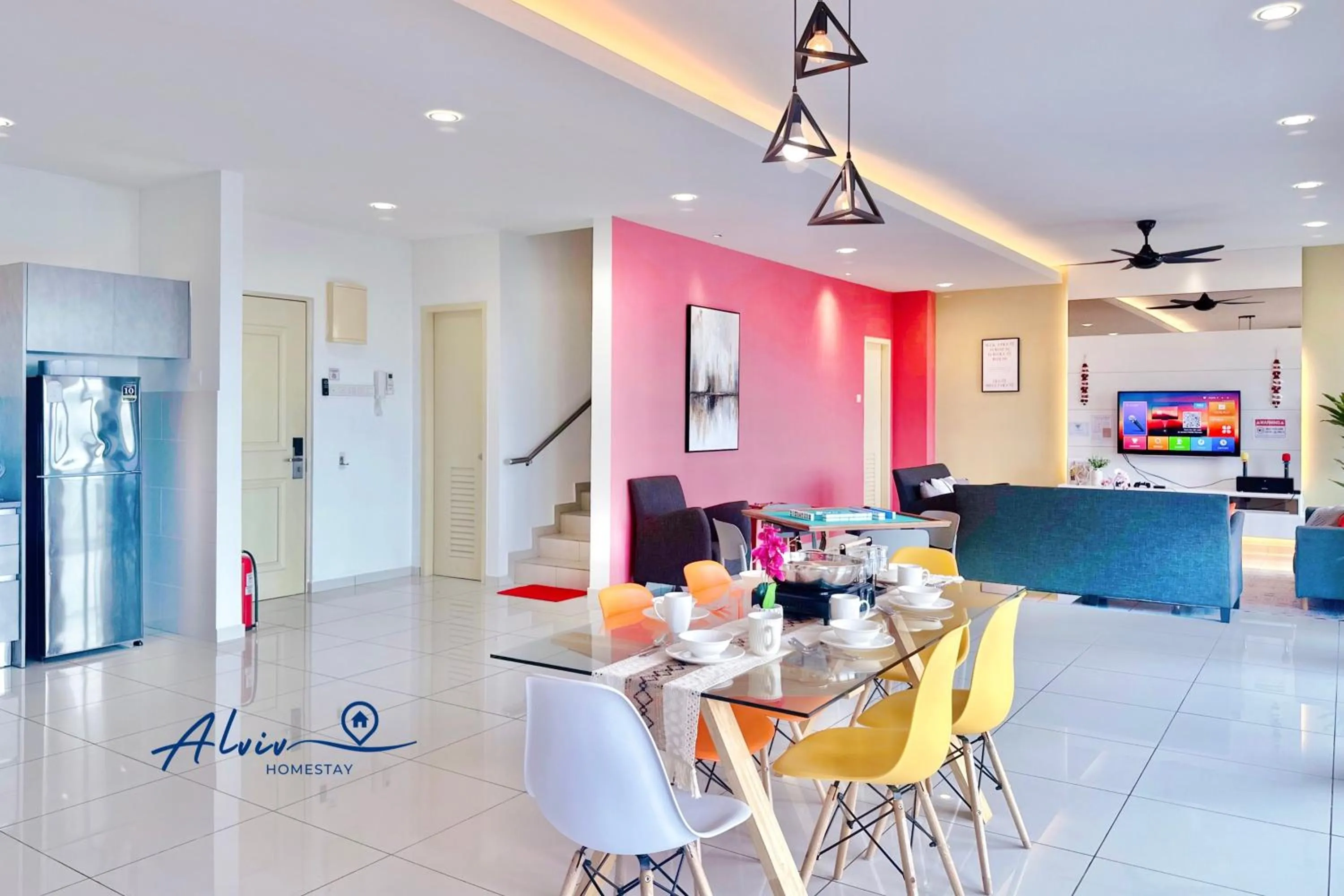 Dining area in Atlantis Melaka I 5-11pax I 5min JonkerSt By Alviv Management