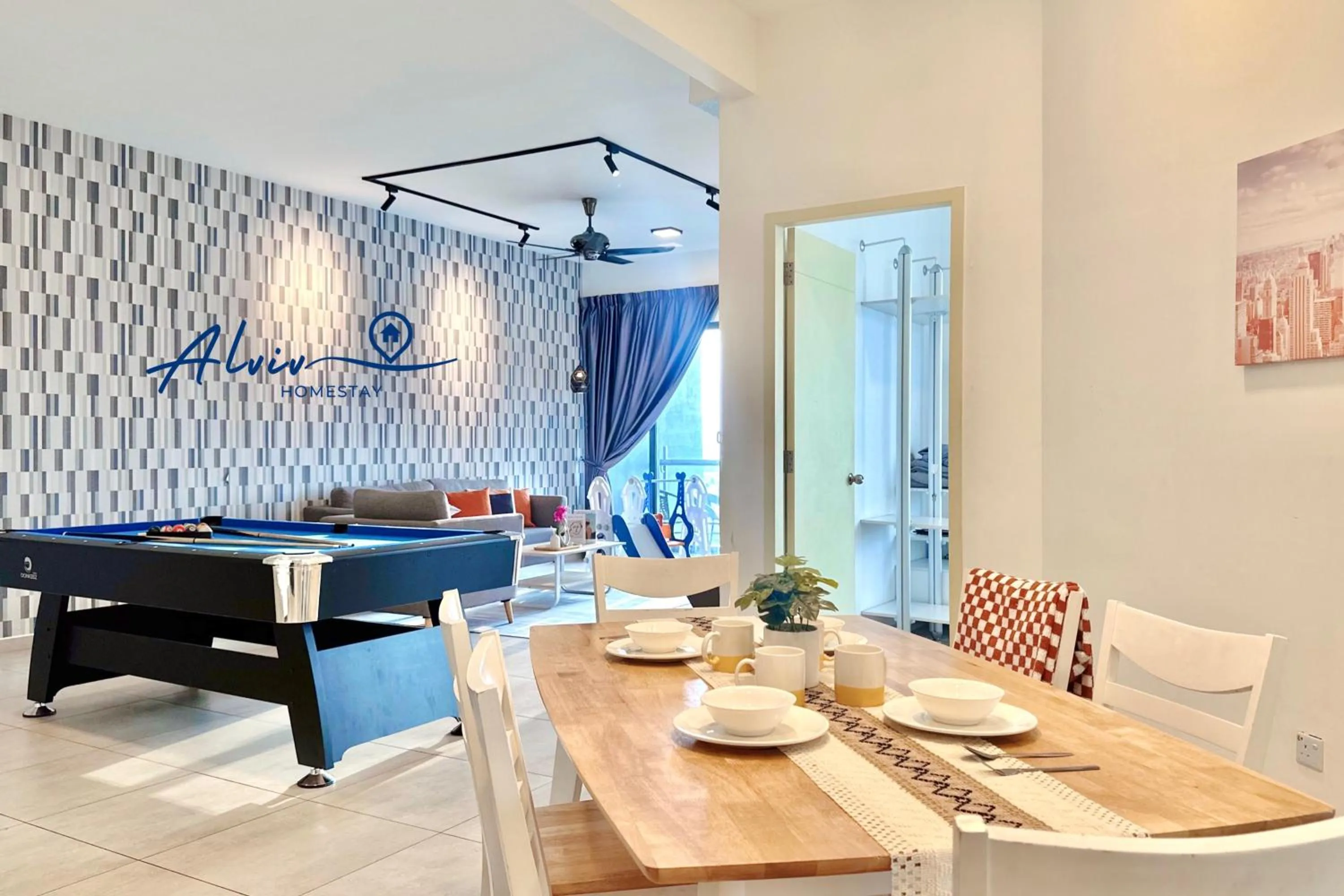 Dining area in Atlantis Melaka I 5-11pax I 5min JonkerSt By Alviv Management