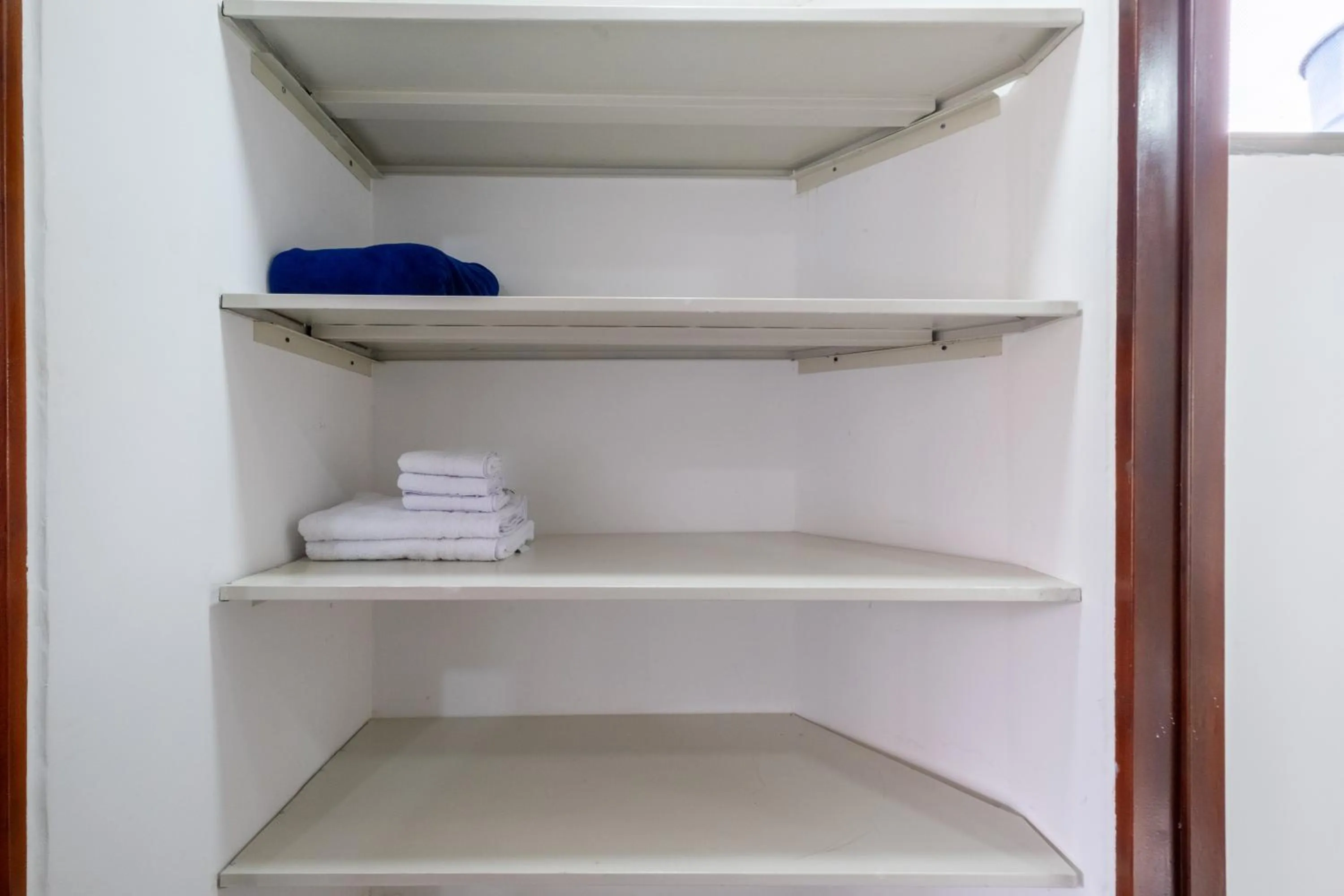 wardrobe in Hotel Chalet La Sofia by Majuva