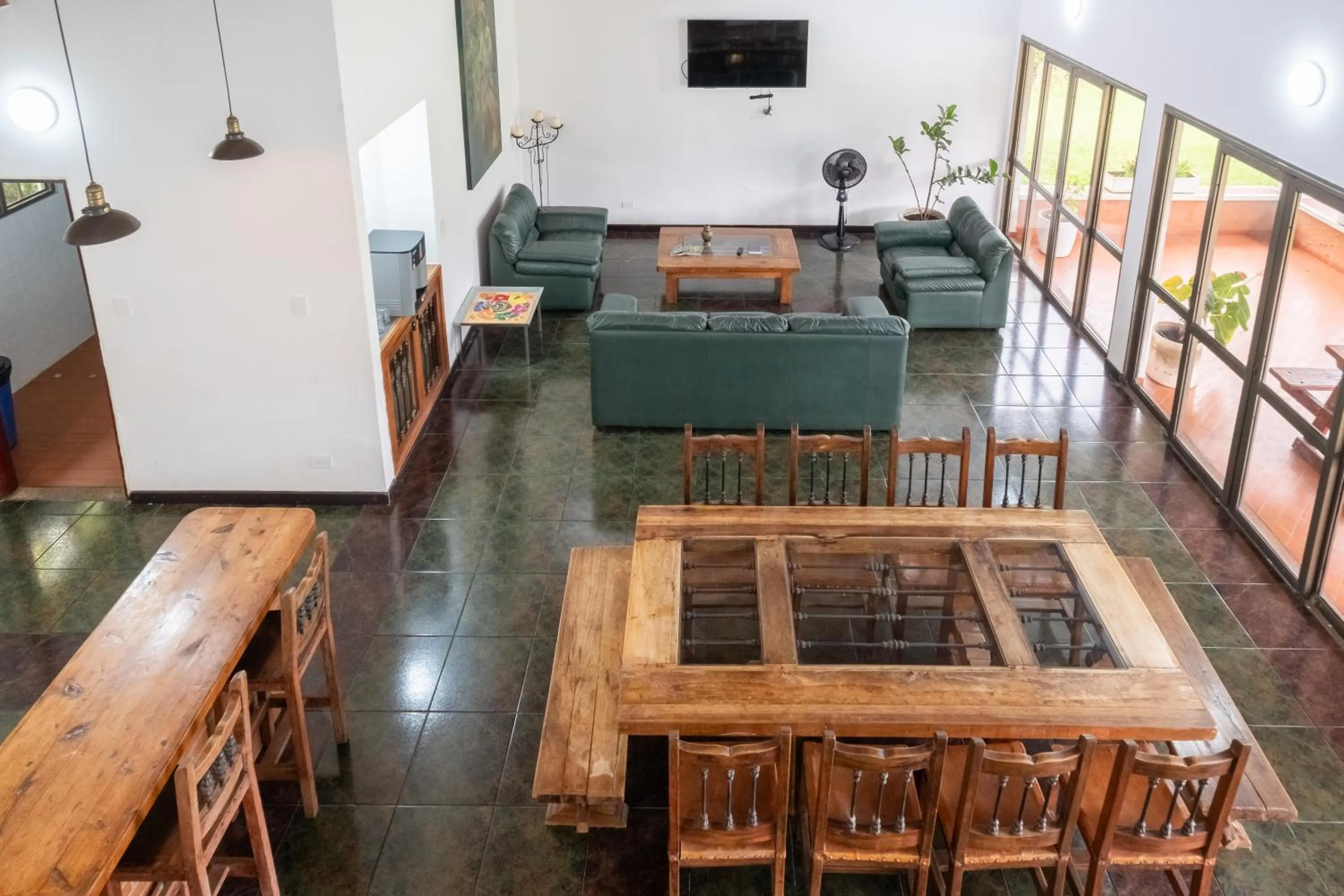 Communal lounge/ TV room in Hotel Chalet La Sofia by Majuva