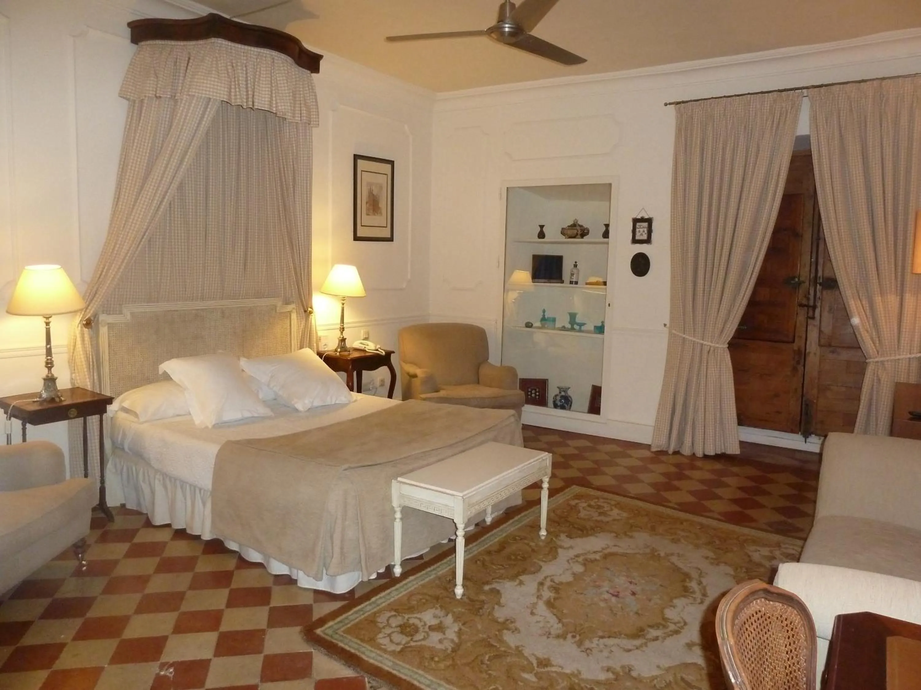 Photo of the whole room, Bed in Hotel Spa Salinas de Imón