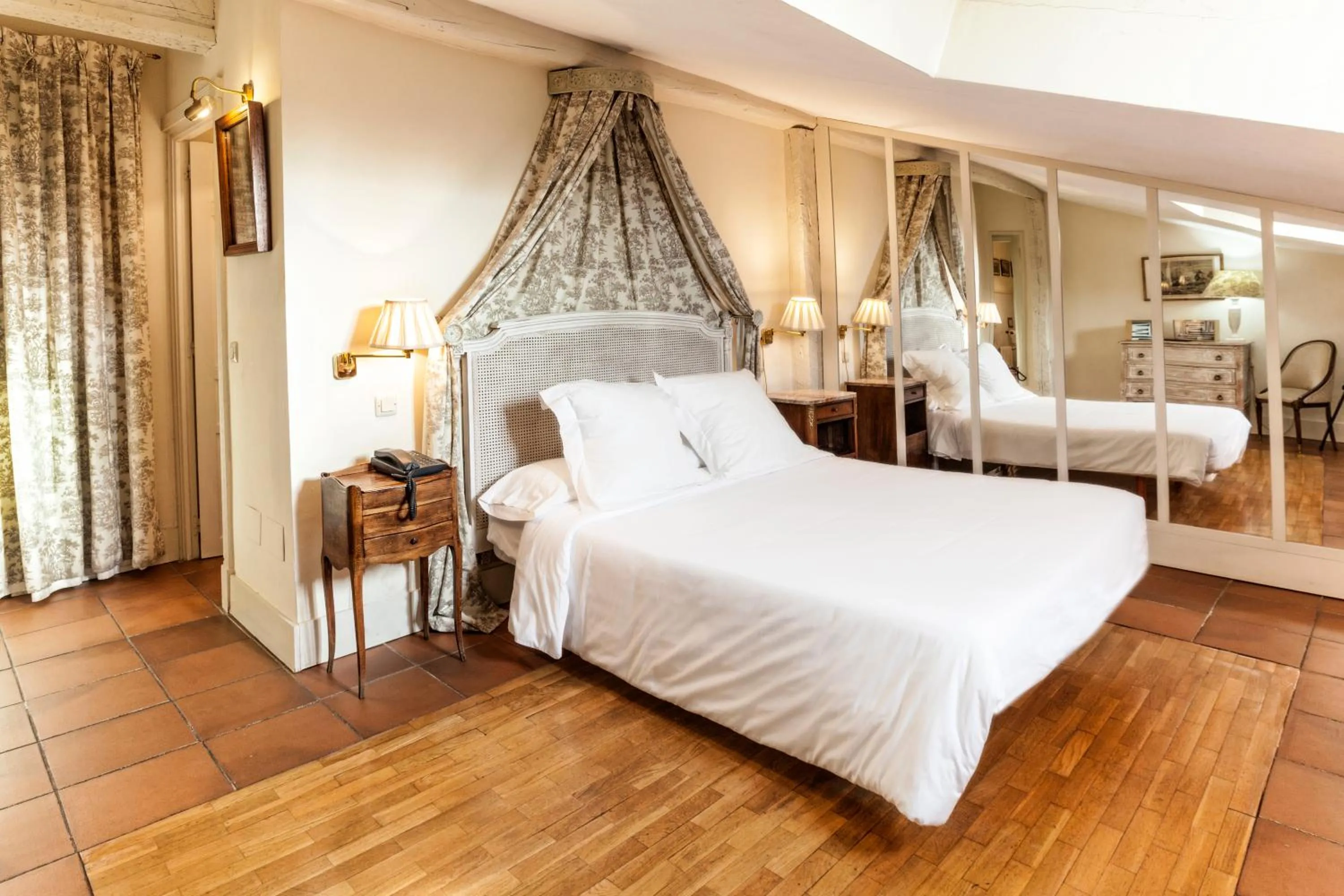 Bed in Hotel Spa Salinas de Imón