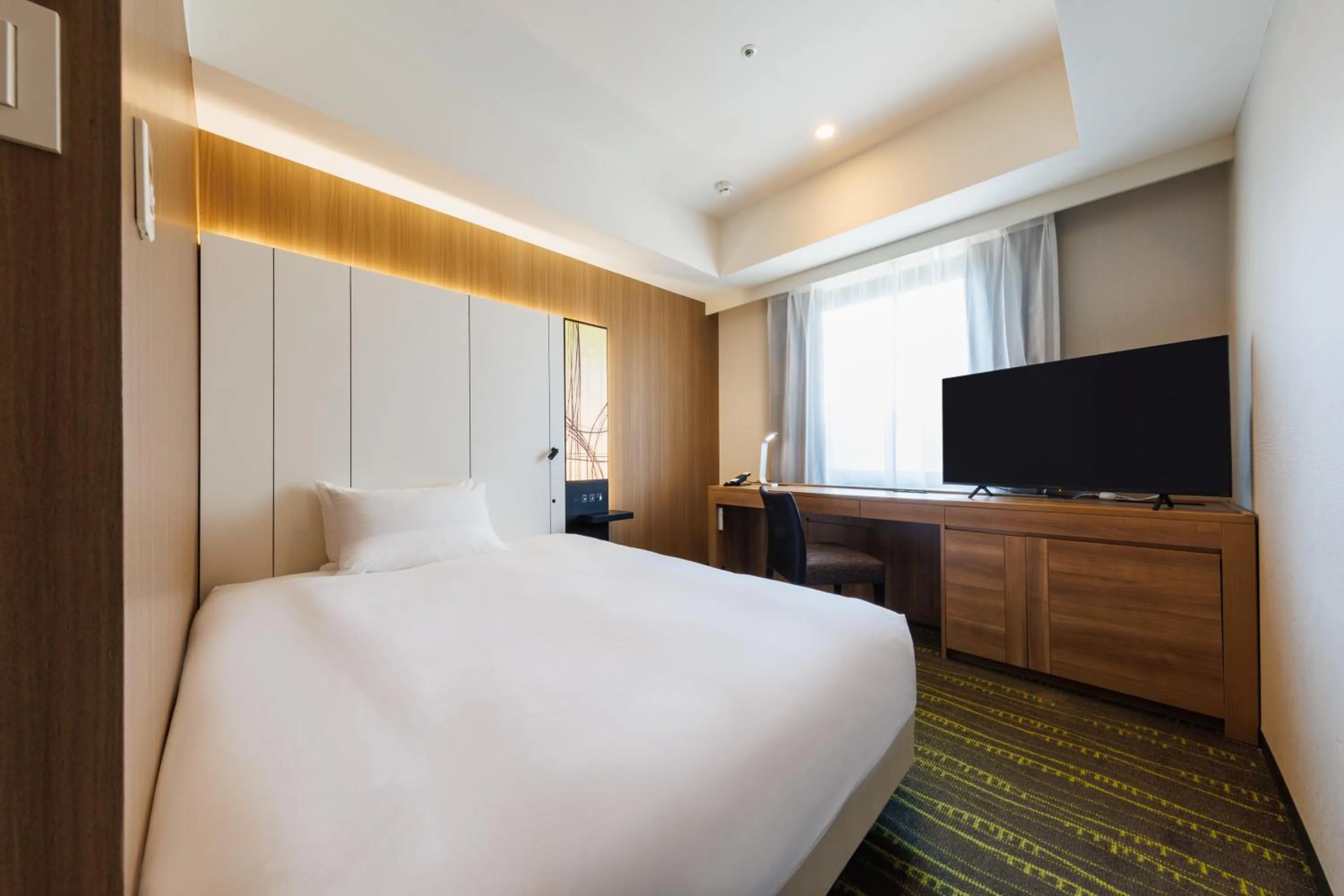 Photo of the whole room, Bed in JR-East Hotel Mets Shibuya