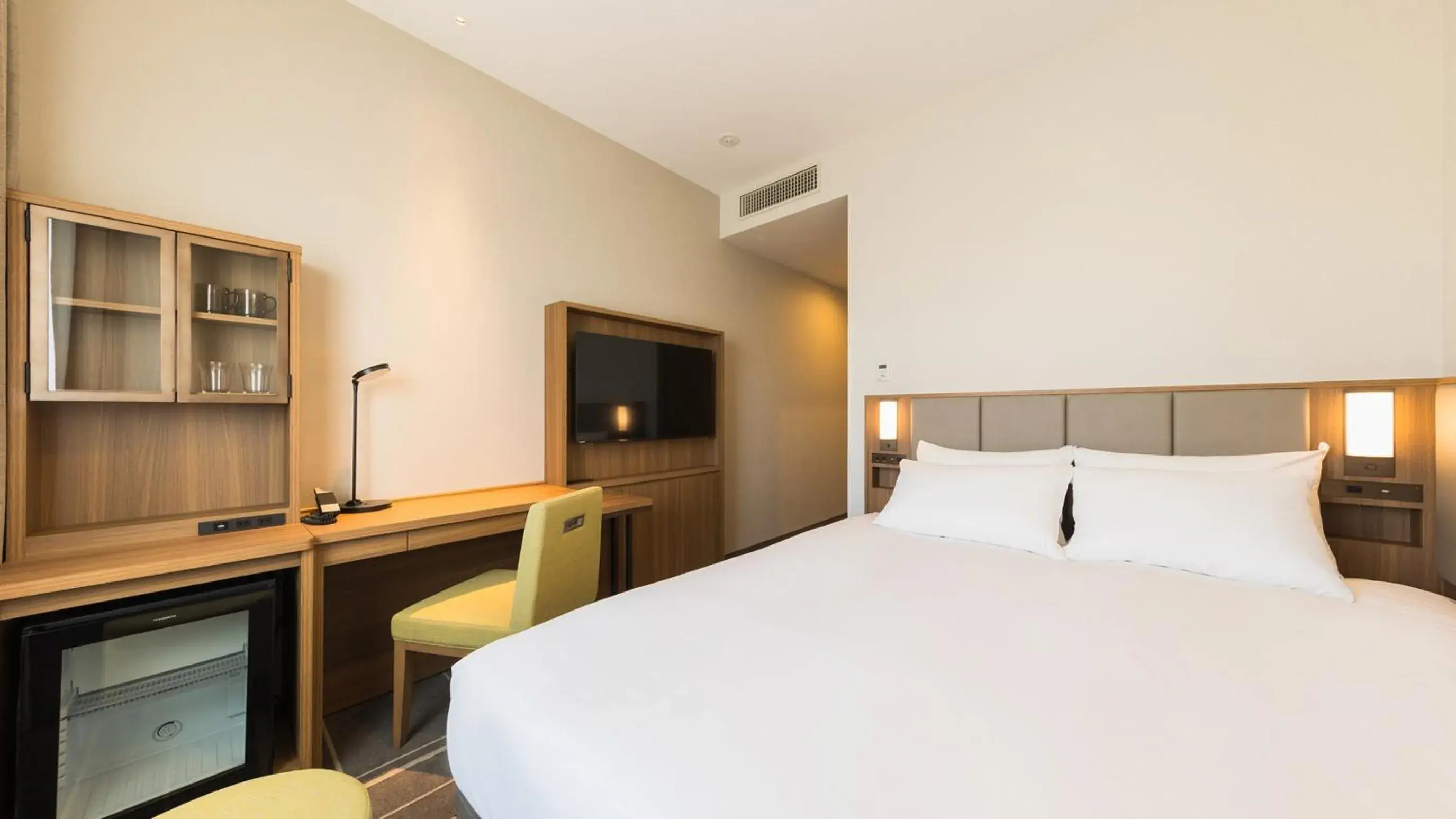 Bed in JR-East Hotel Mets Mejiro Bed in JR-East Hotel Mets Mejiro