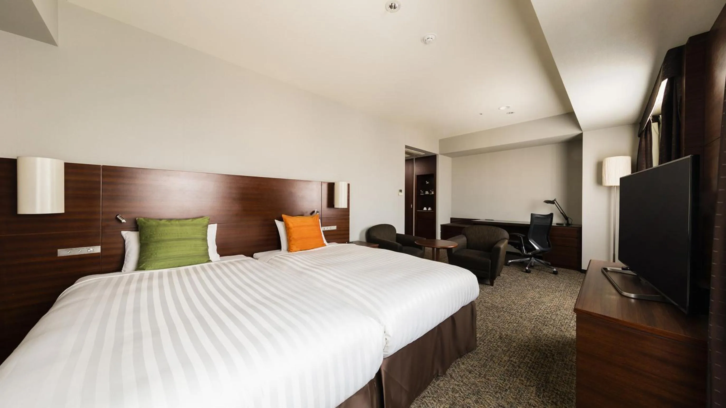 Bed in JR-East Hotel Mets Komagome