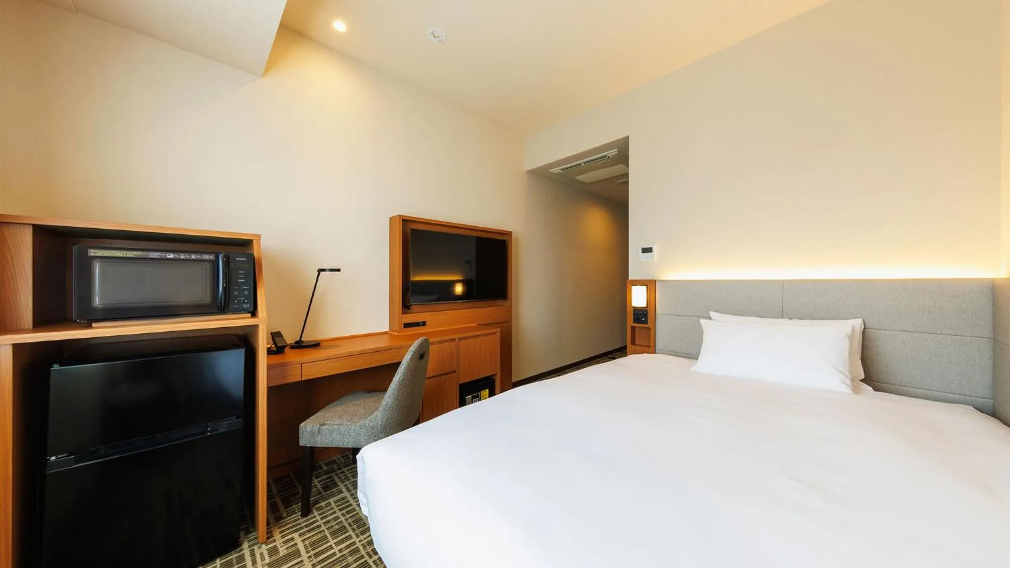 Photo of the whole room, Bed in JR-East Hotel Mets Komagome