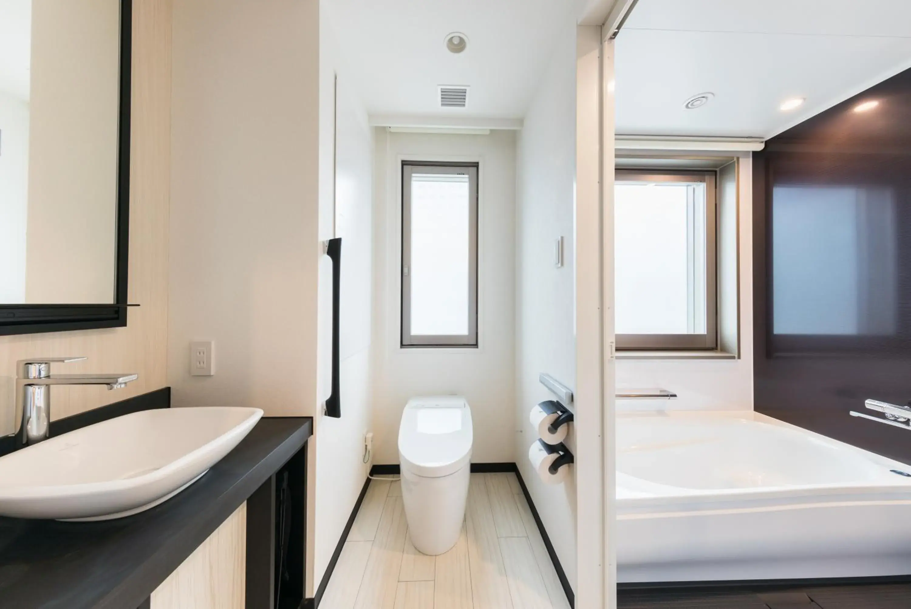 Toilet, Bed in JR East Hotel Mets Premier Akihabara Toilet, Bed in JR East Hotel Mets Premier Akihabara