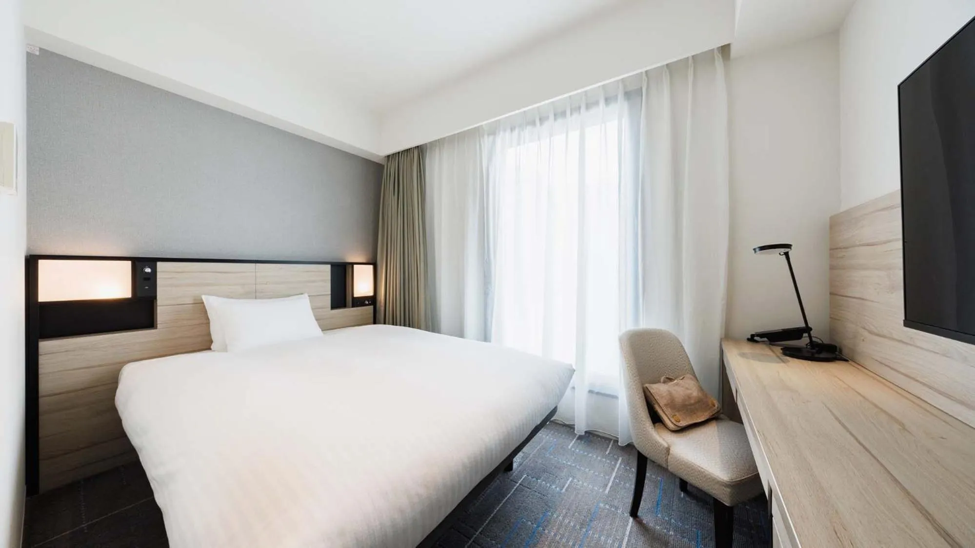 Bed in JR East Hotel Mets Premier Gotanda