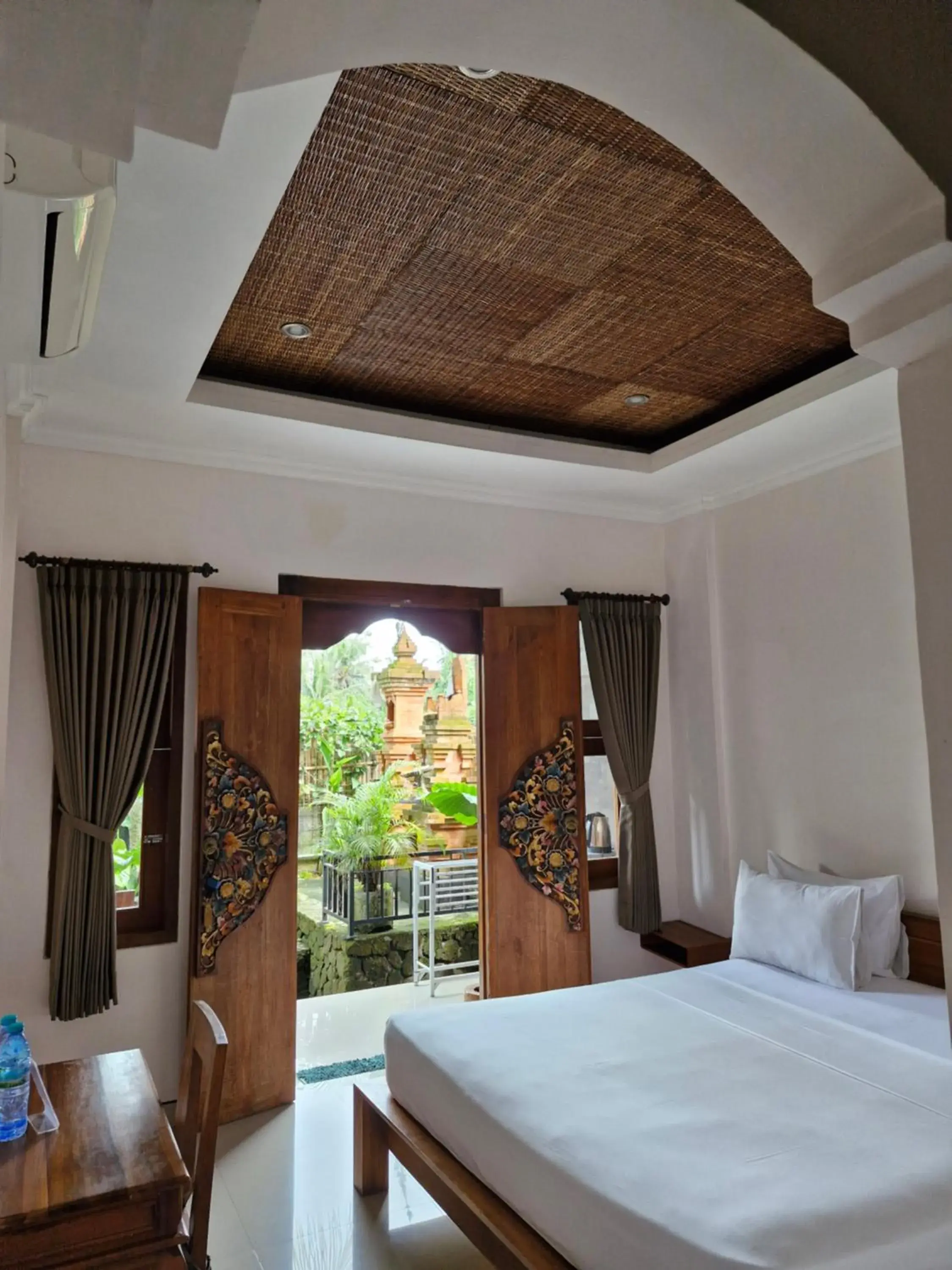 Bed in Sampara Ubud with Mindrum Group Bed in Sampara Ubud with Mindrum Group