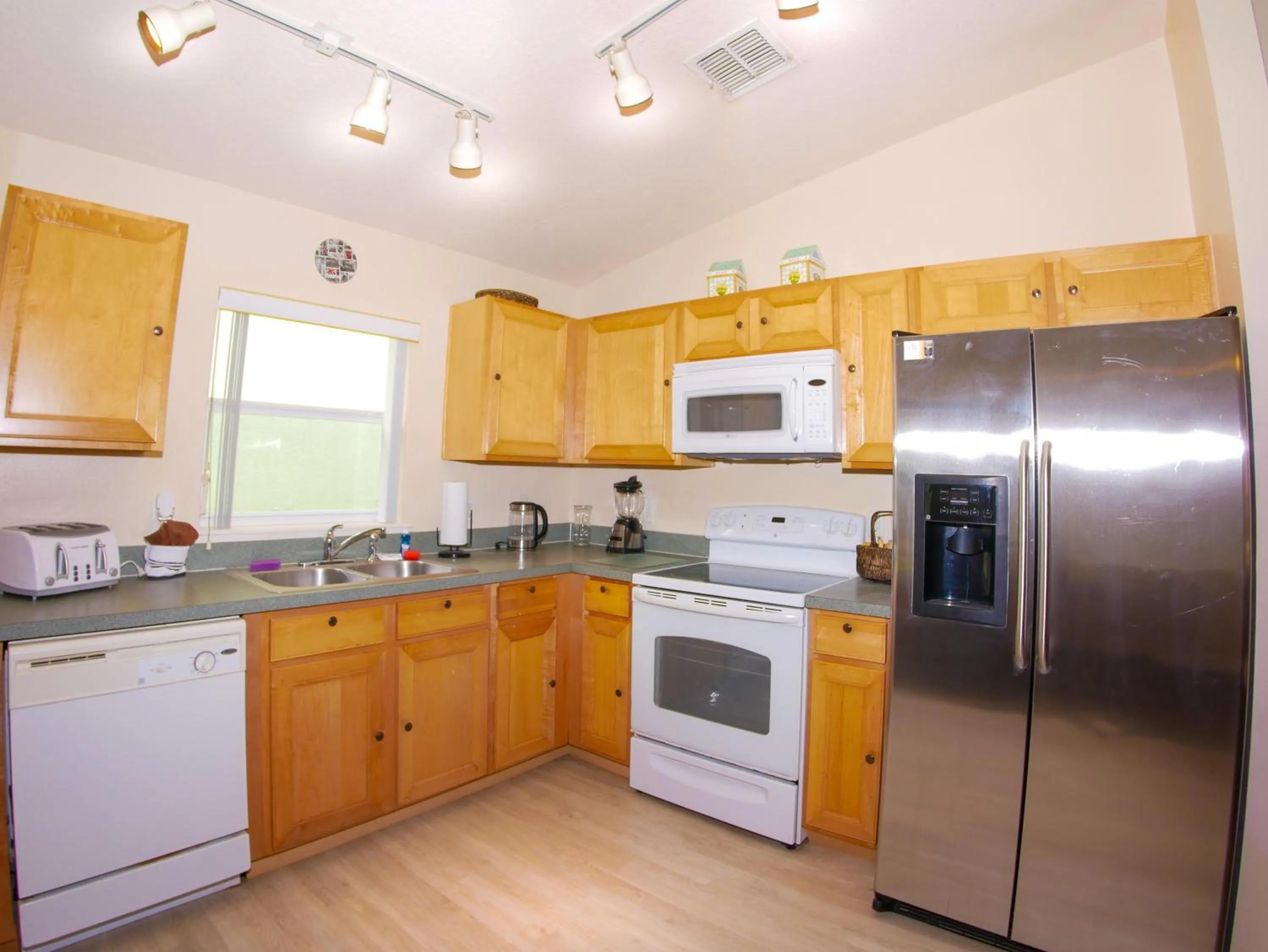 Kitchen or kitchenette in Great Community, Amazing Private Pool, Near Disney!