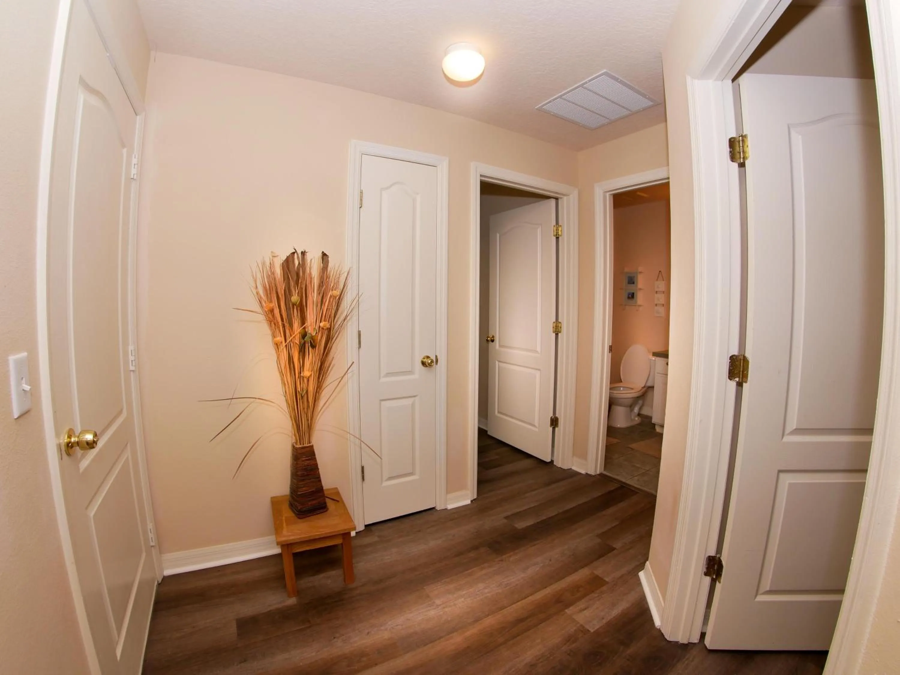 Bedroom in Great Community, Amazing Private Pool, Near Disney!