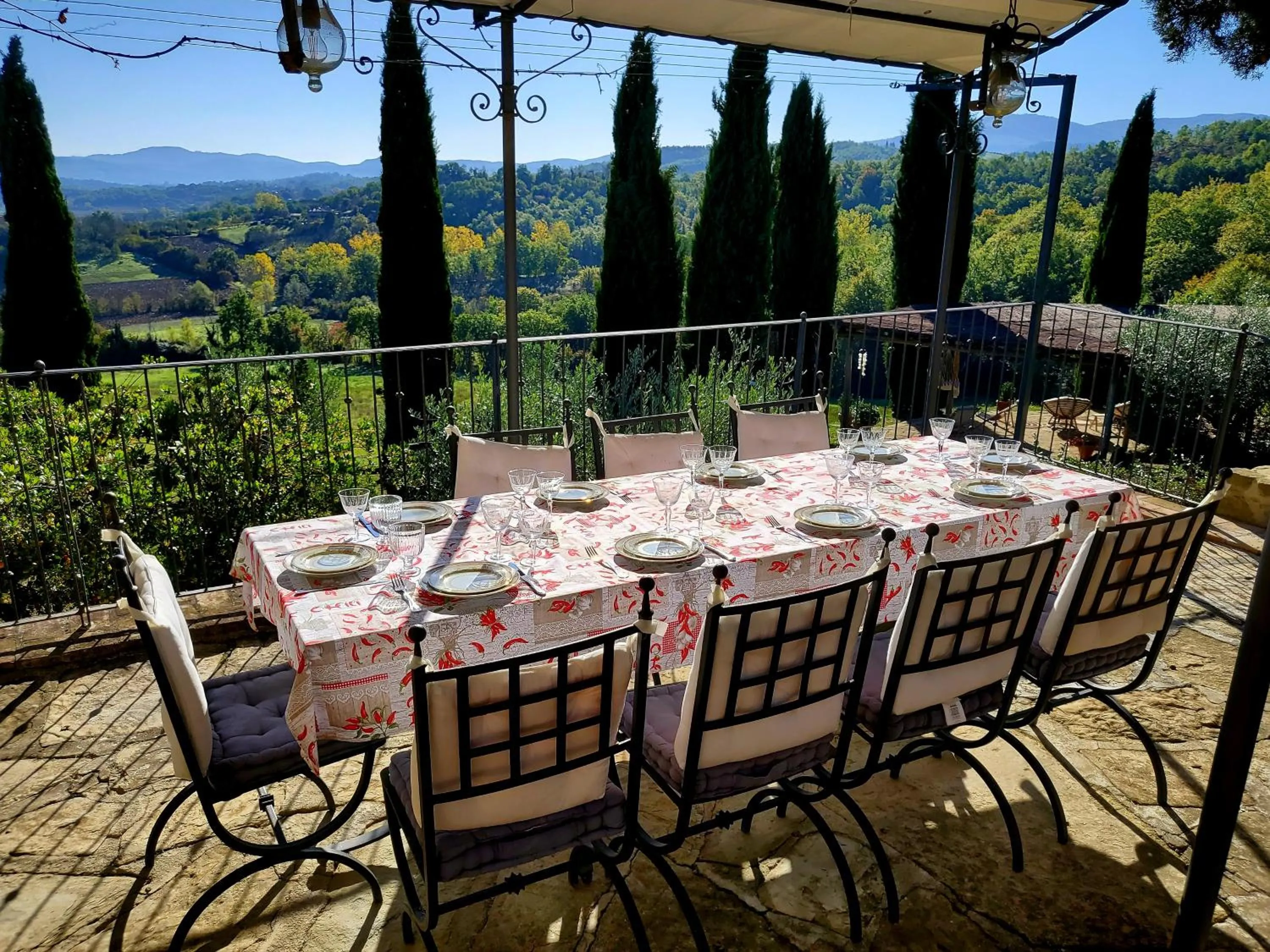 Tuscan Escape Luxury 2 bedroom apartment with pool