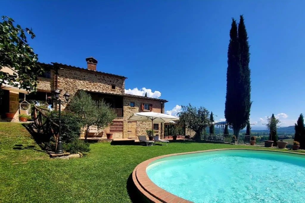 Tuscan Escape Luxury 2 bedroom apartment with pool
