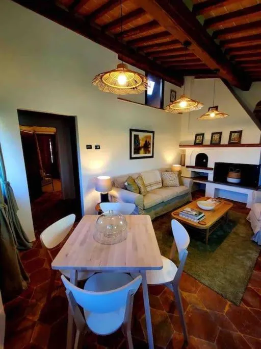 Tuscan Escape Luxury 2 bedroom apartment with pool