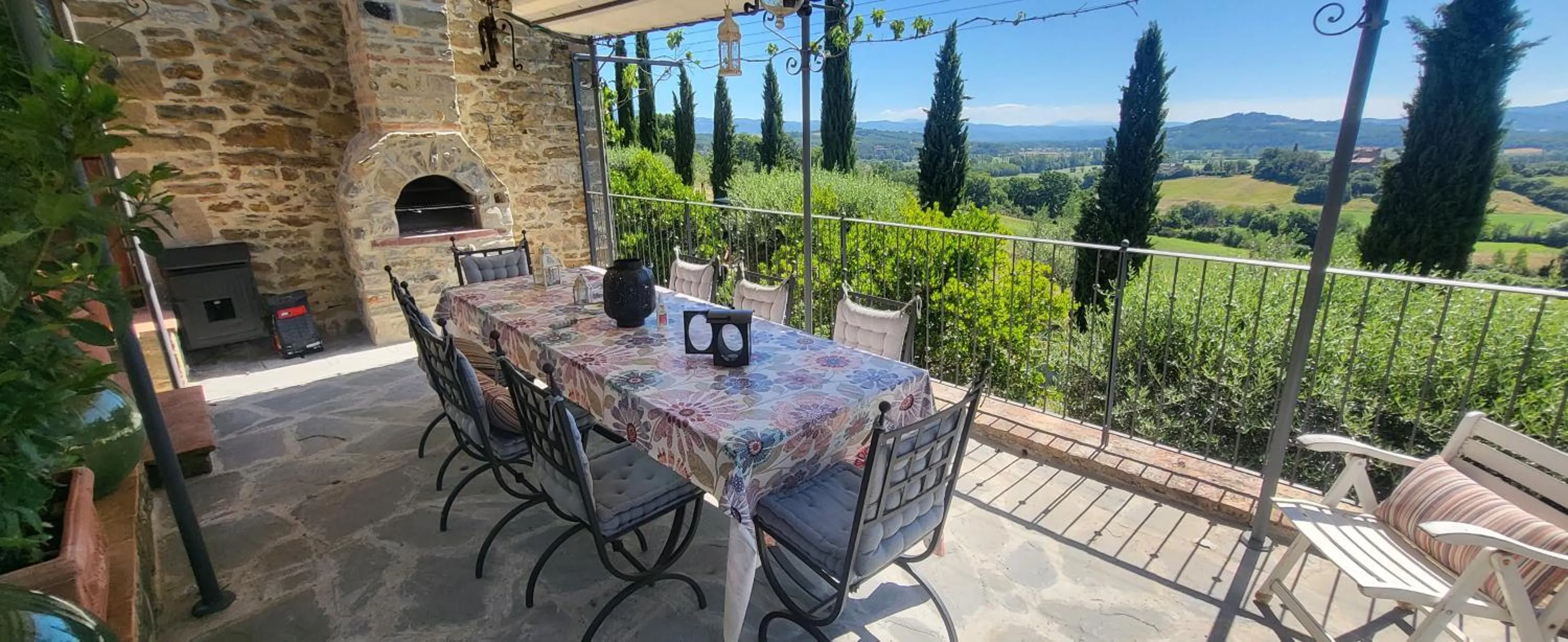 Tuscan Escape Luxury 2 bedroom apartment with pool